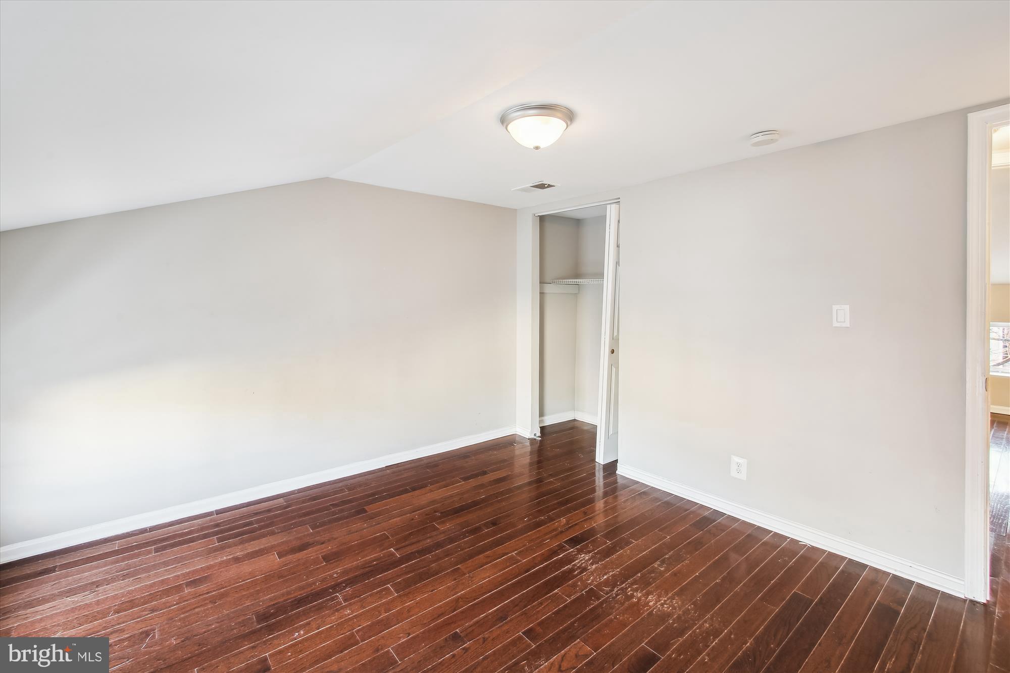 HOLLINS MARKET - Residential