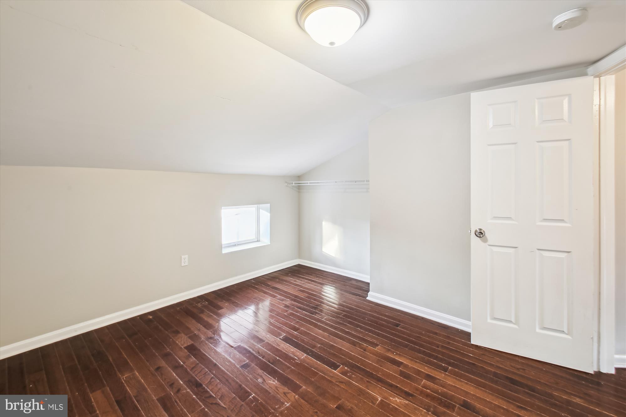 HOLLINS MARKET - Residential