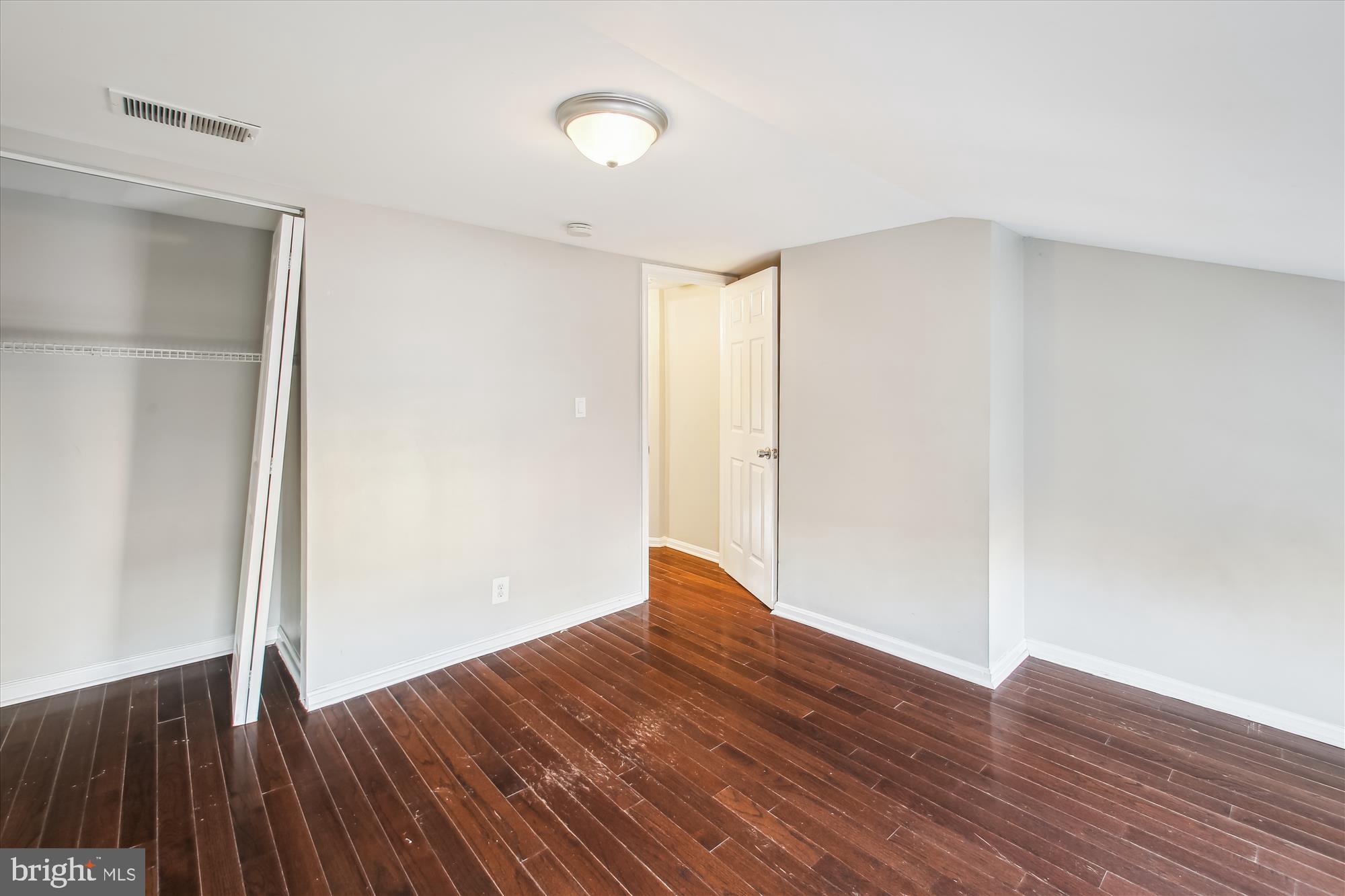 HOLLINS MARKET - Residential