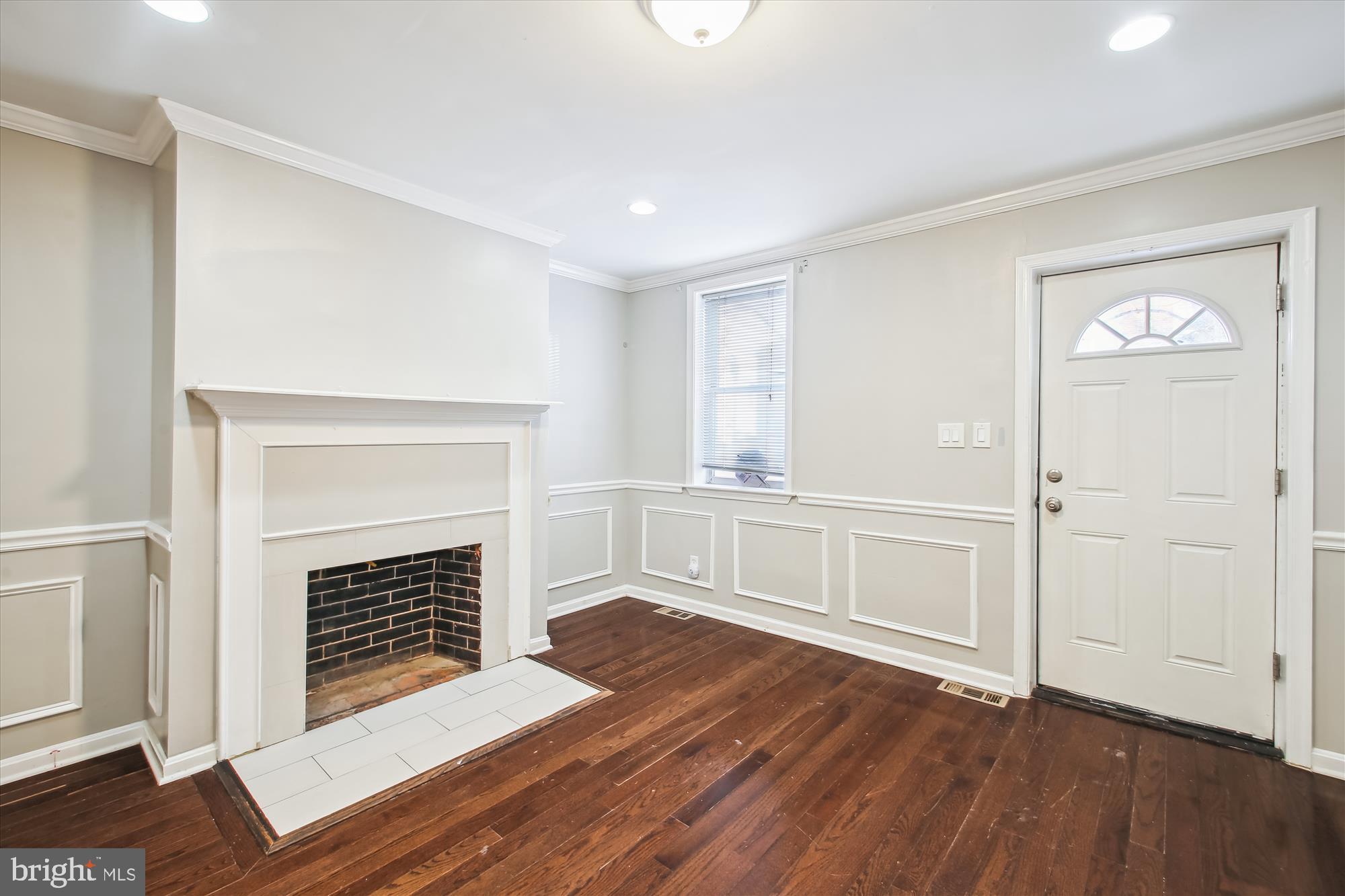 HOLLINS MARKET - Residential