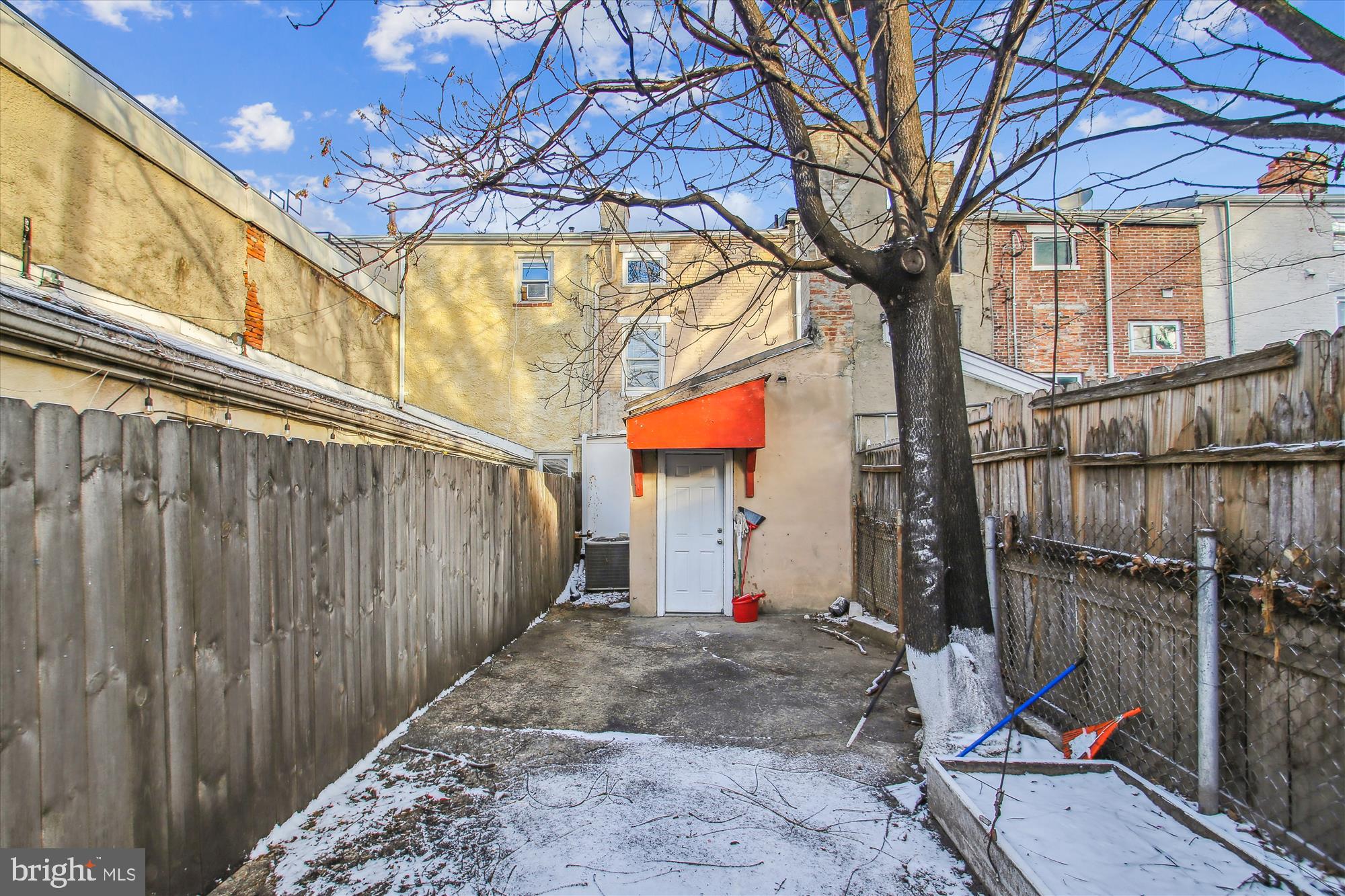 HOLLINS MARKET - Residential