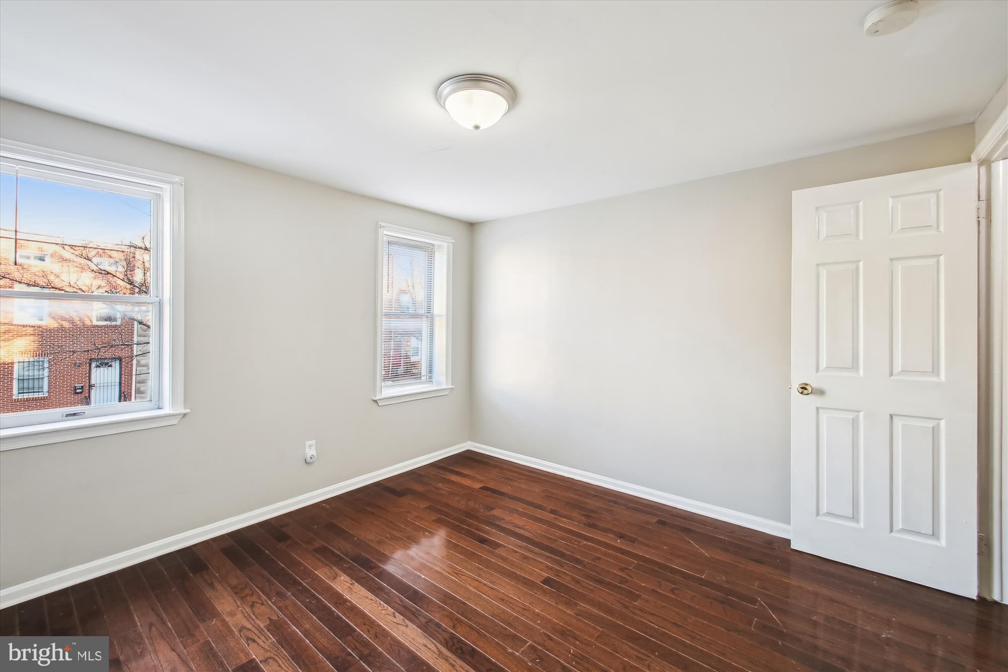 HOLLINS MARKET - Residential