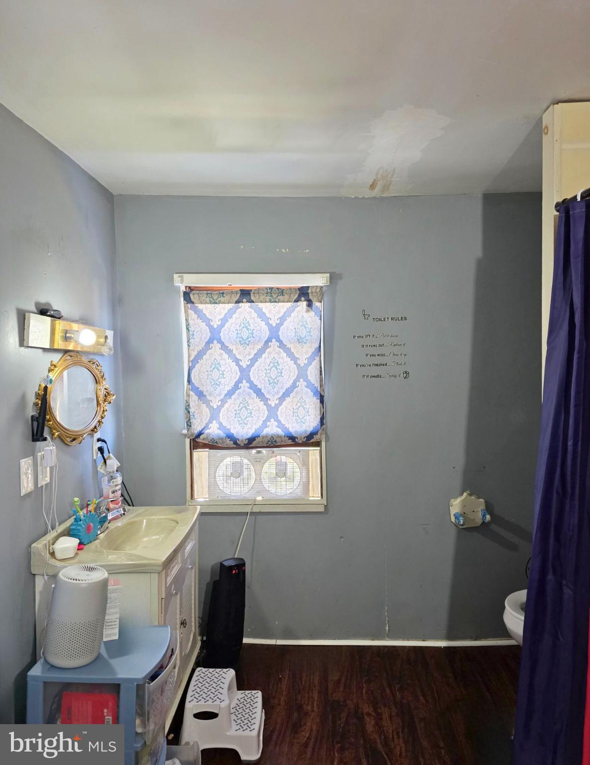 935 W MULBERRY STREET