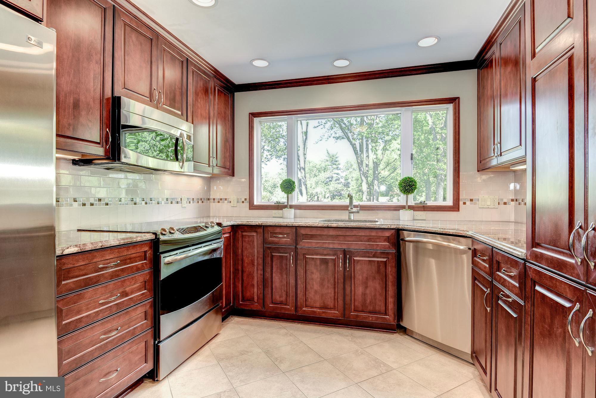 MC LEAN HAMLET - Residential