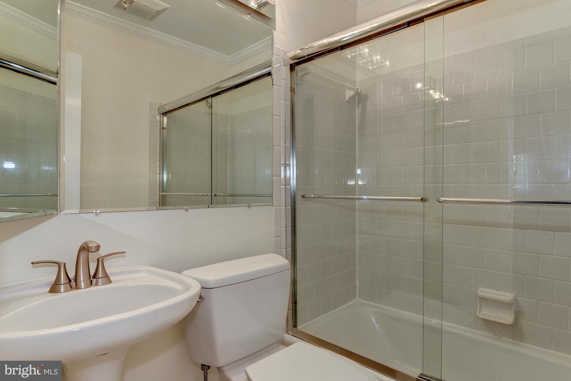 MC LEAN HAMLET - Residential