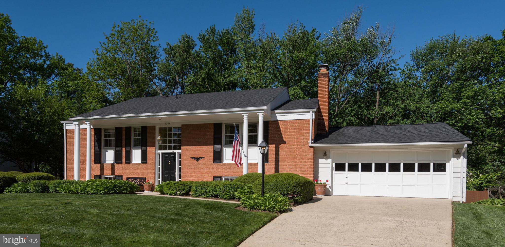 MC LEAN HAMLET - Residential