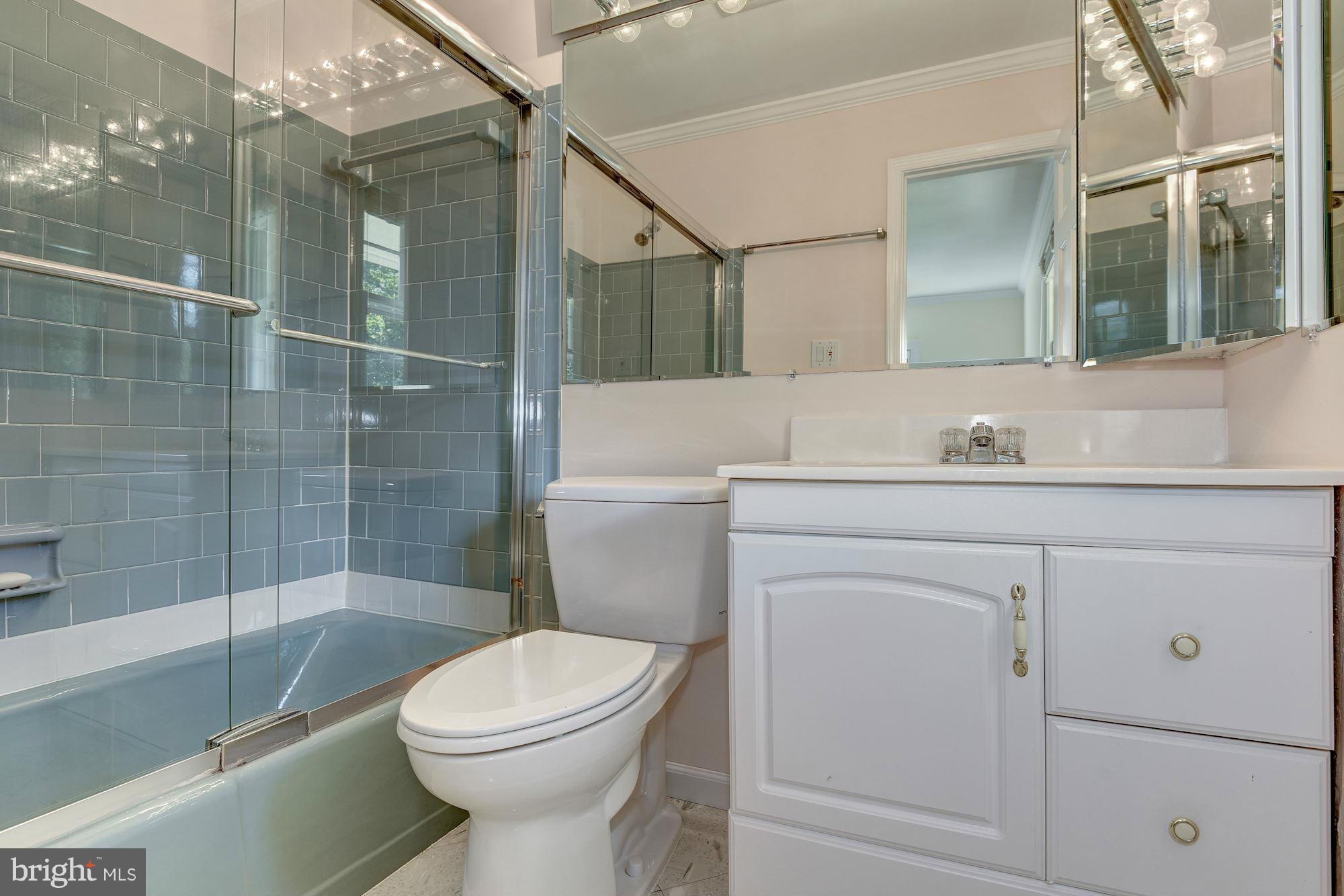 MC LEAN HAMLET - Residential