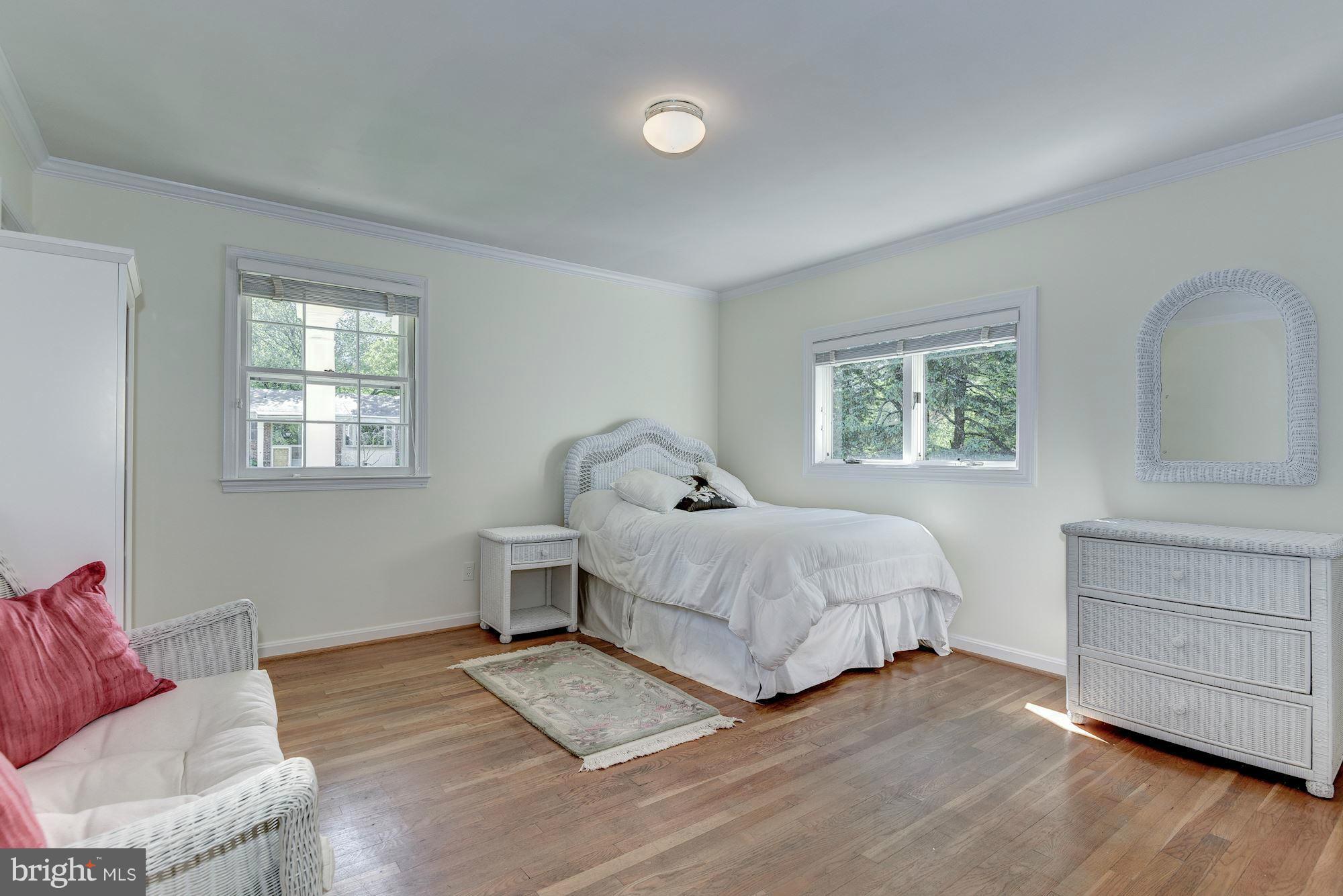 MC LEAN HAMLET - Residential