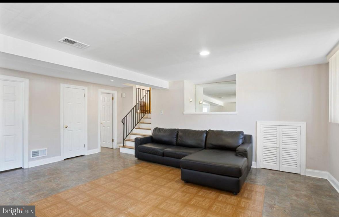 LAWRENCE PARK - Residential