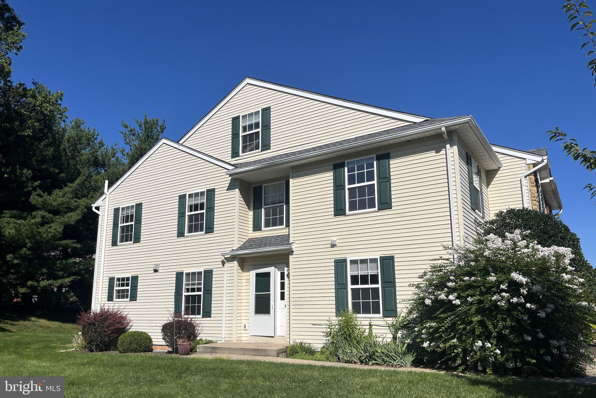 835 ROSEHILL DRIVE