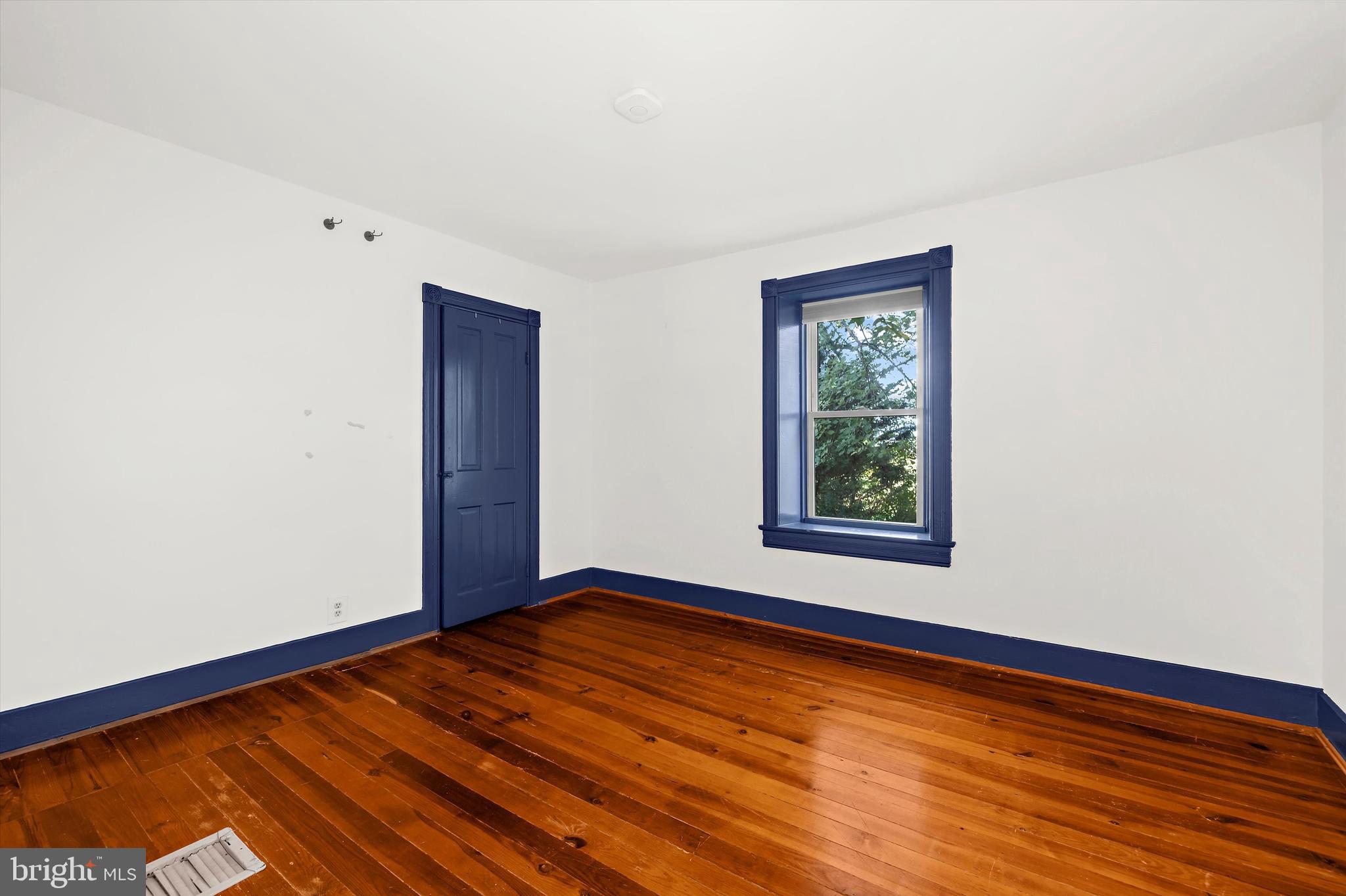 GRANNY BRANCH - Residential