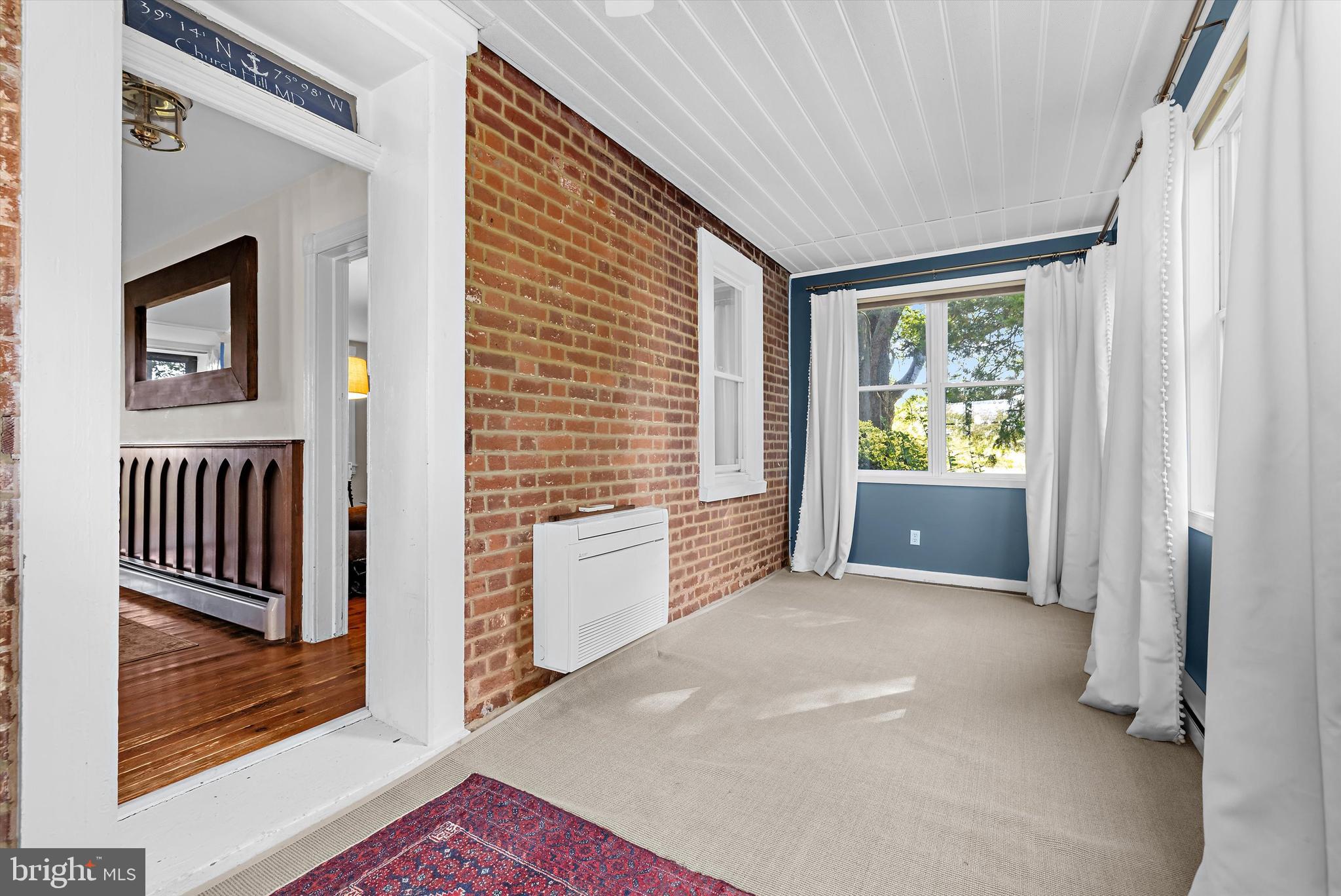 GRANNY BRANCH - Residential