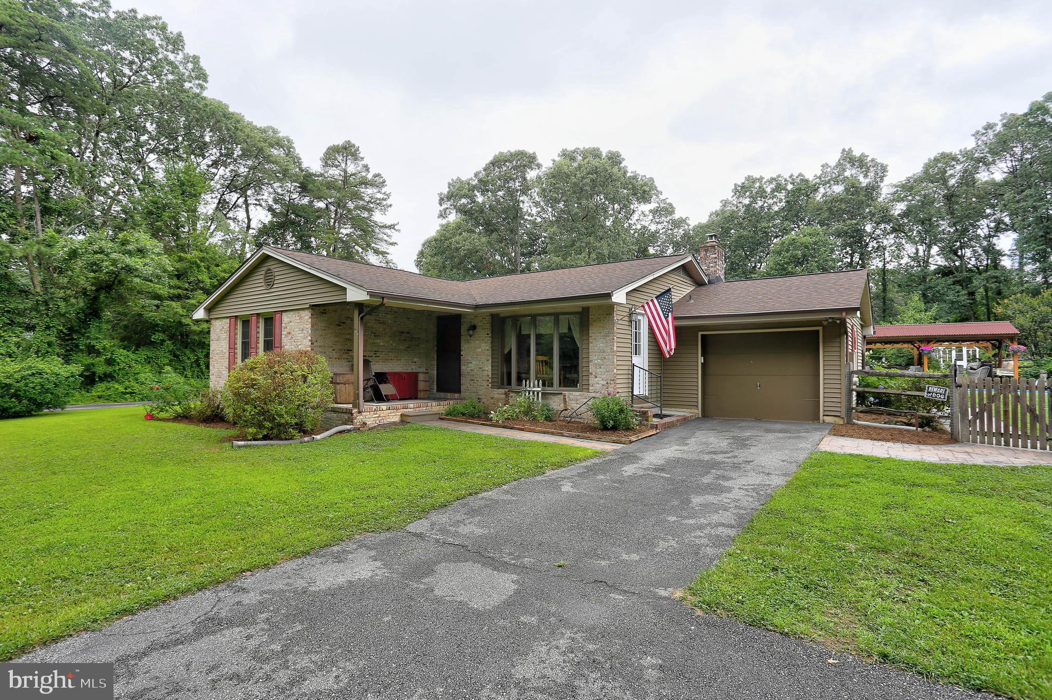 210 PINEWOOD DRIVE