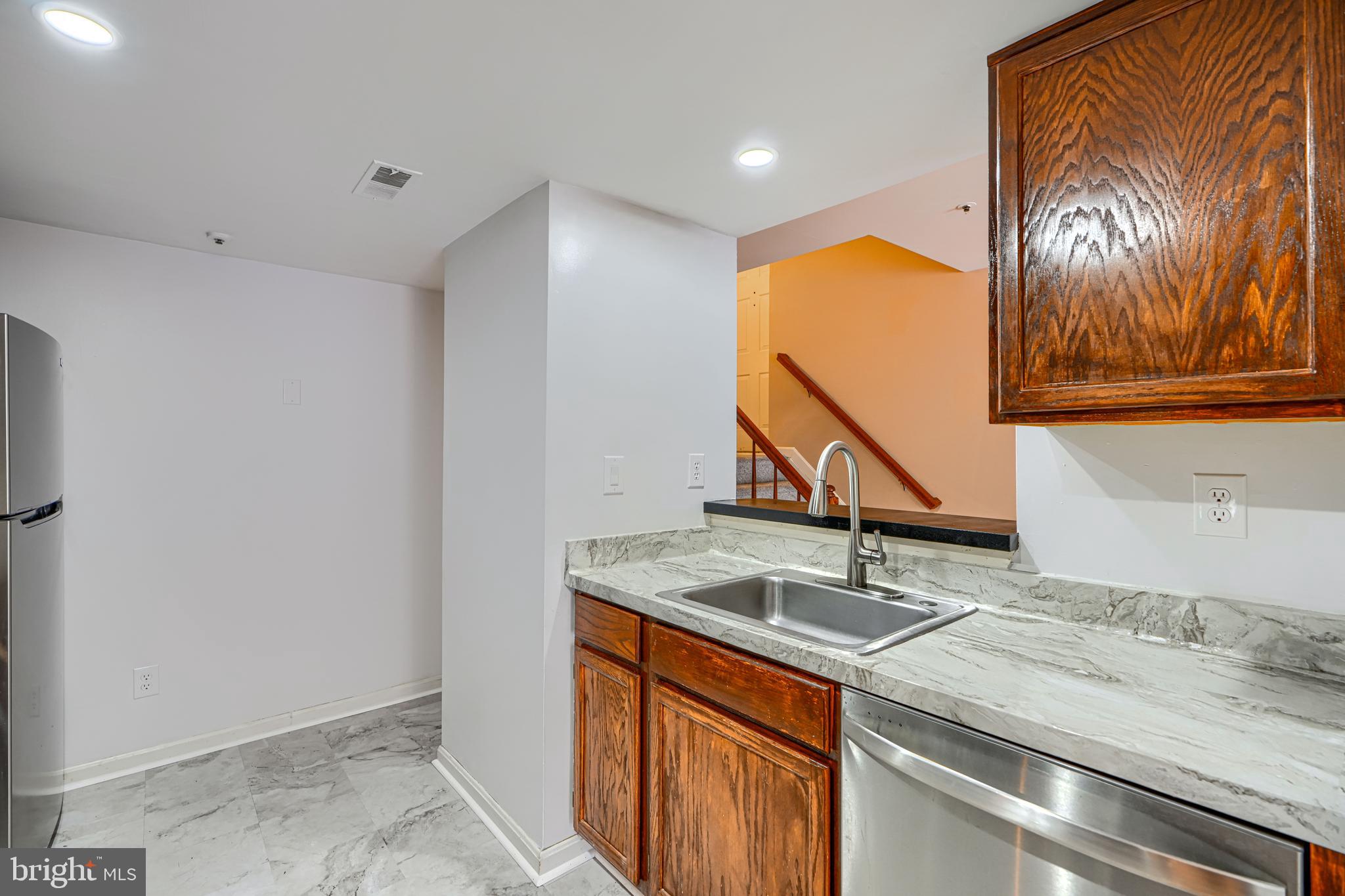 LAUREL LAKES - Residential