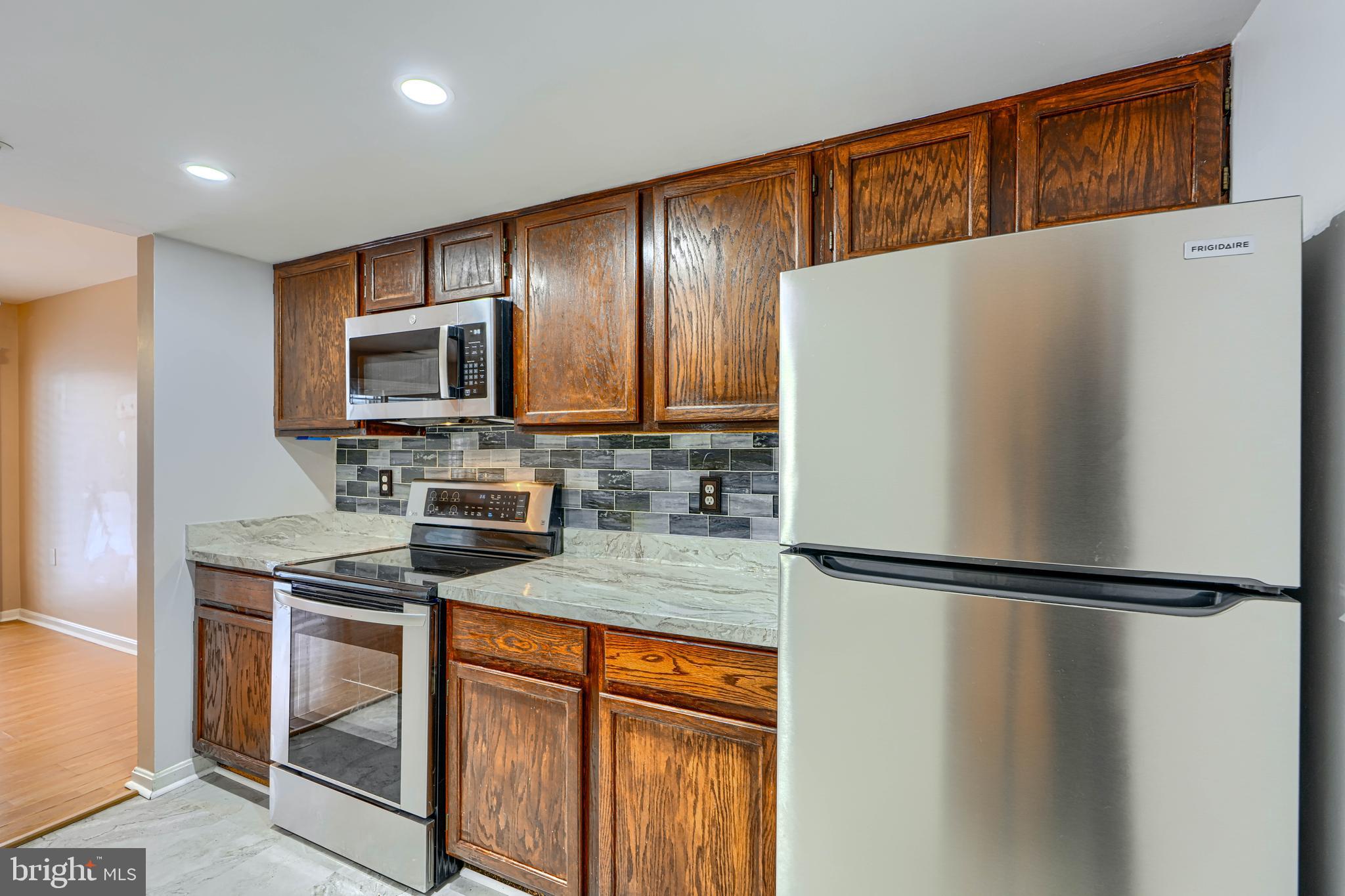 LAUREL LAKES - Residential