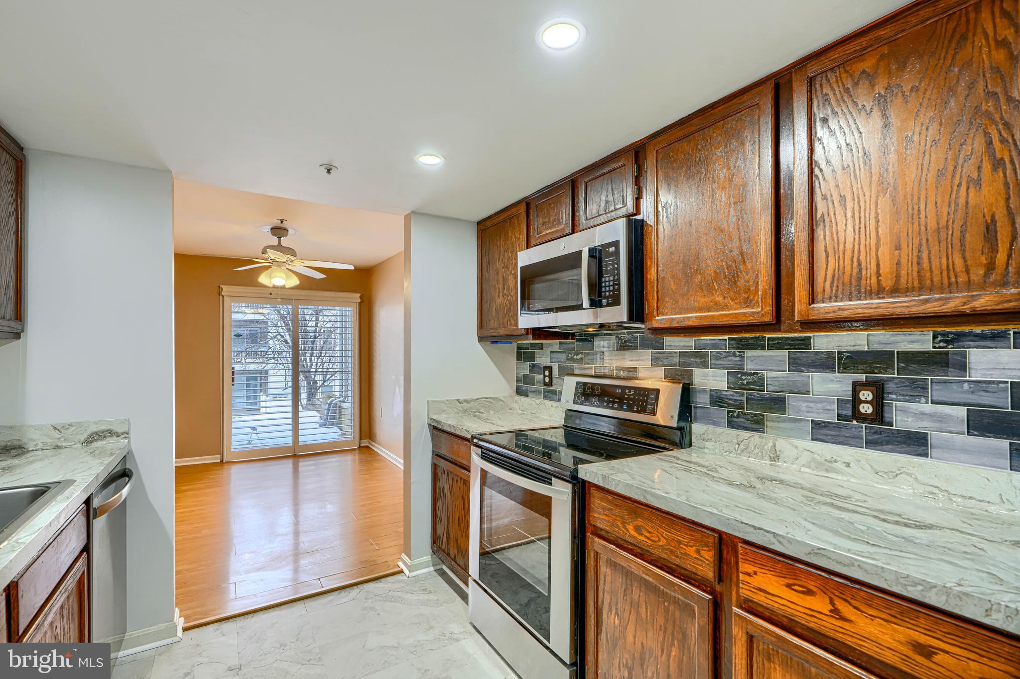 LAUREL LAKES - Residential