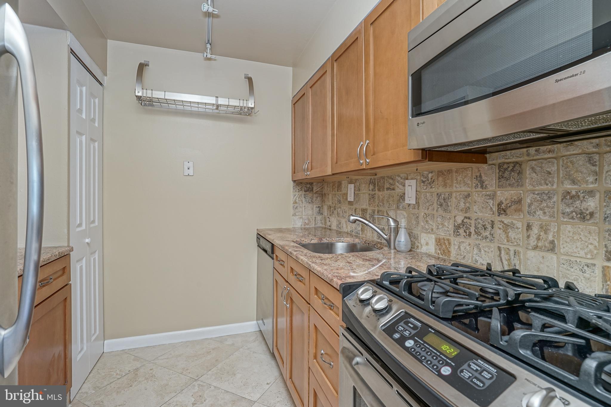 QUEEN VILLAGE - Residential Lease