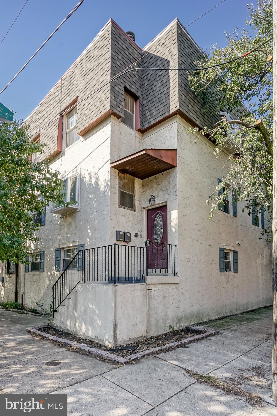 QUEEN VILLAGE - Residential Lease