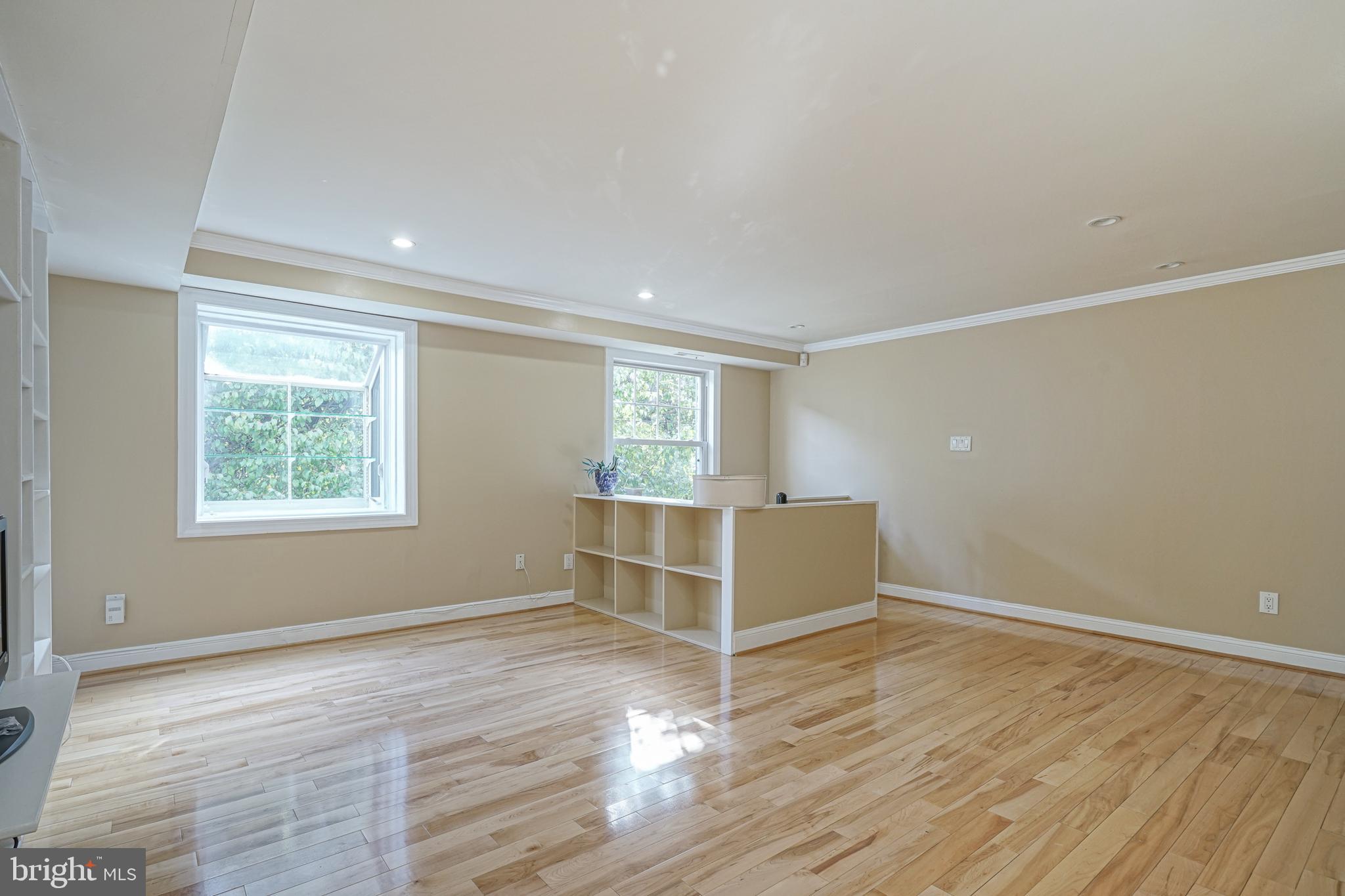 QUEEN VILLAGE - Residential Lease