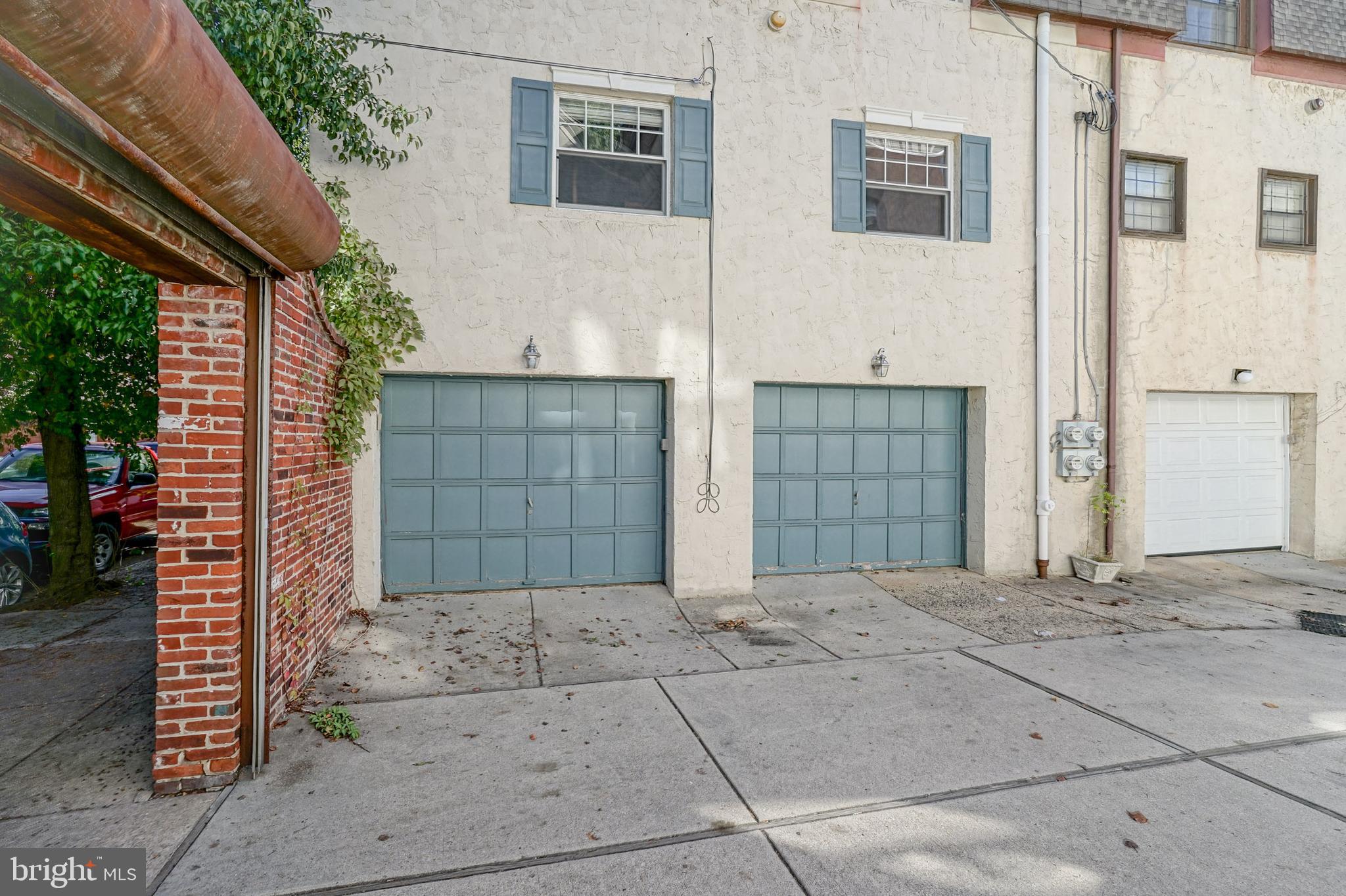 QUEEN VILLAGE - Residential Lease