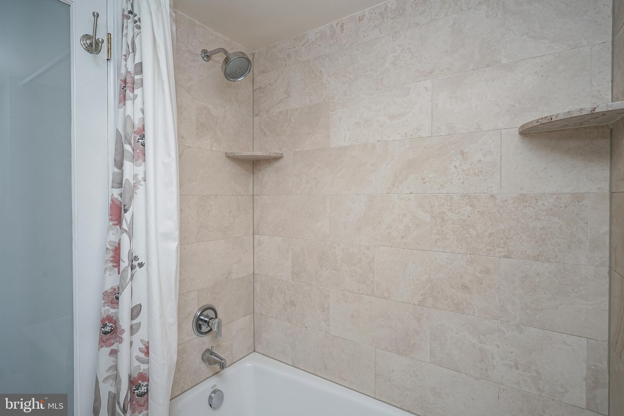 QUEEN VILLAGE - Residential Lease