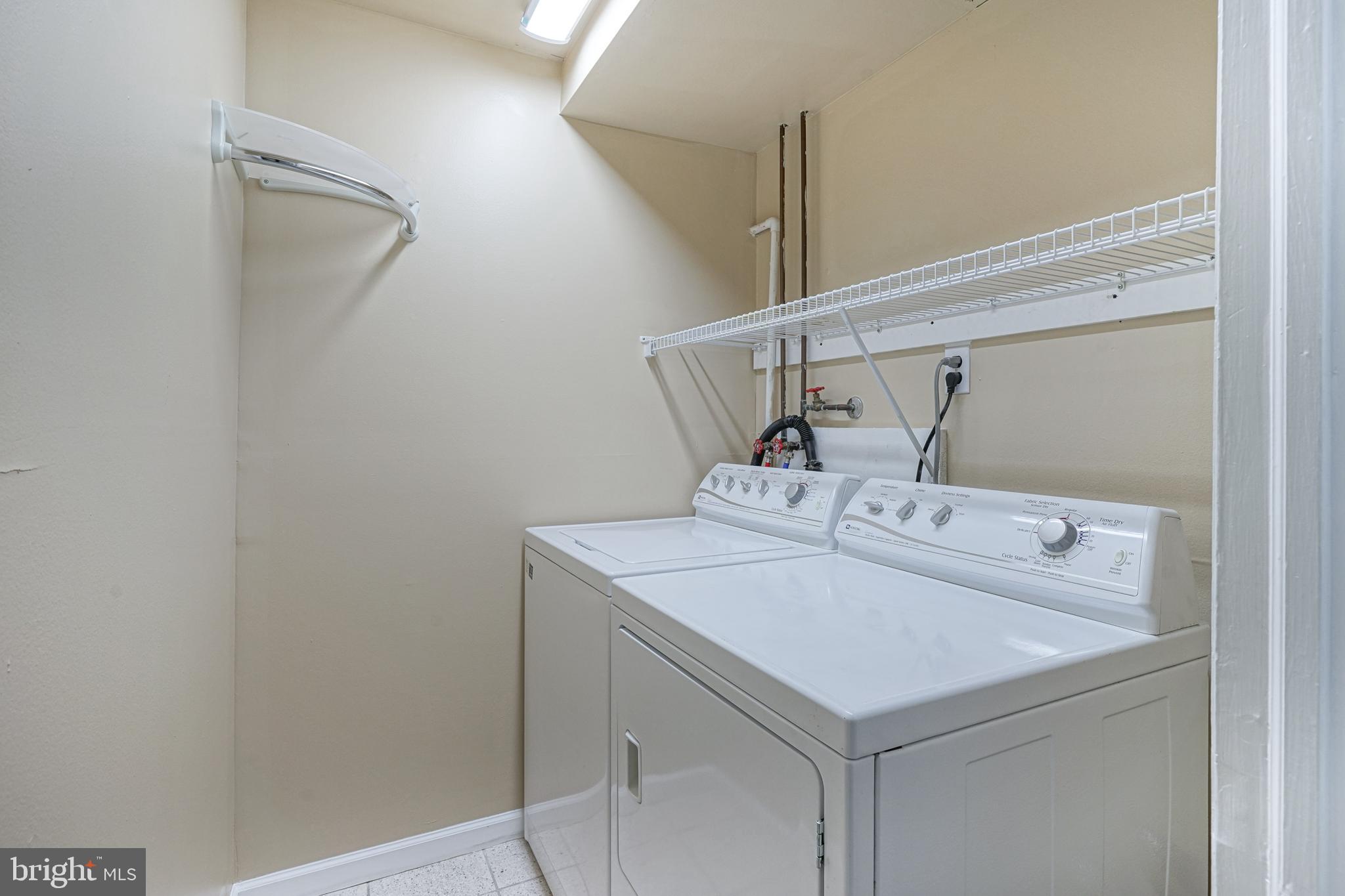 QUEEN VILLAGE - Residential Lease