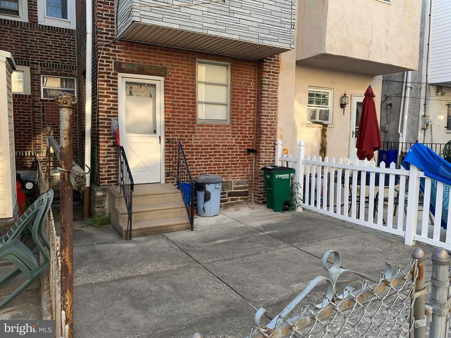 This 3 bedroom, 1.5 bath home sits on a beautiful street in St. Richards Parish.  The home has 1 updated bathroom, and the rest of the home needs some updating, but the property has been meticulously maintained over the years. This property has a massive yard, and massive basement. Being sold AS-IS.