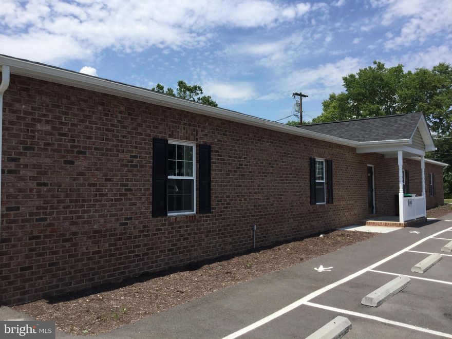 RENTAL IN STRASBURG - Come take a look at this 1 bed, 1 bath studio apartment in downtown Strasburg.   Walking distance to restaurants, breweries, shopping, etc.  NO PETS AND NO SMOKING! Good credit is a must. Call me today to set up a showing!