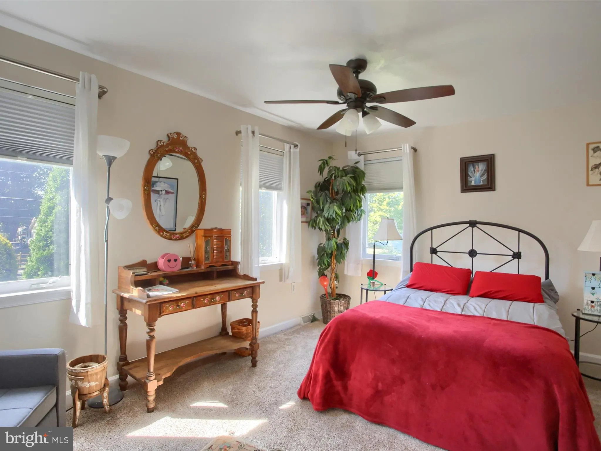 Mechanicsburg, Pennsylvania 17055, United States, 5 Bedrooms Bedrooms, ,4 BathroomsBathrooms,Residential,Pending,212434