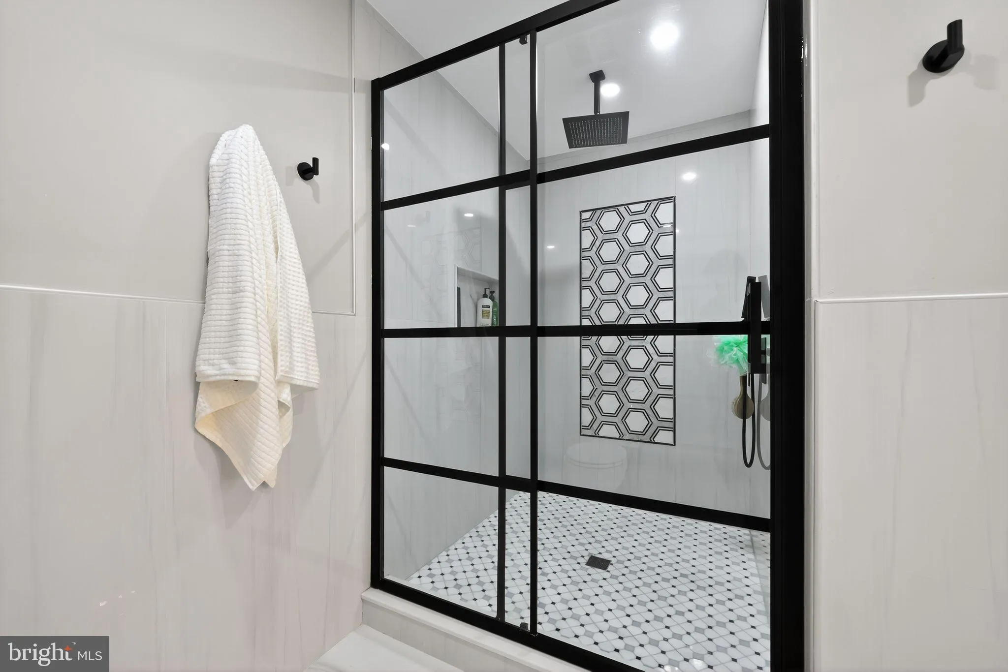 Voorhees, New Jersey 08043, United States, 4 Bedrooms Bedrooms, ,3 BathroomsBathrooms,Residential,Contingent,236149