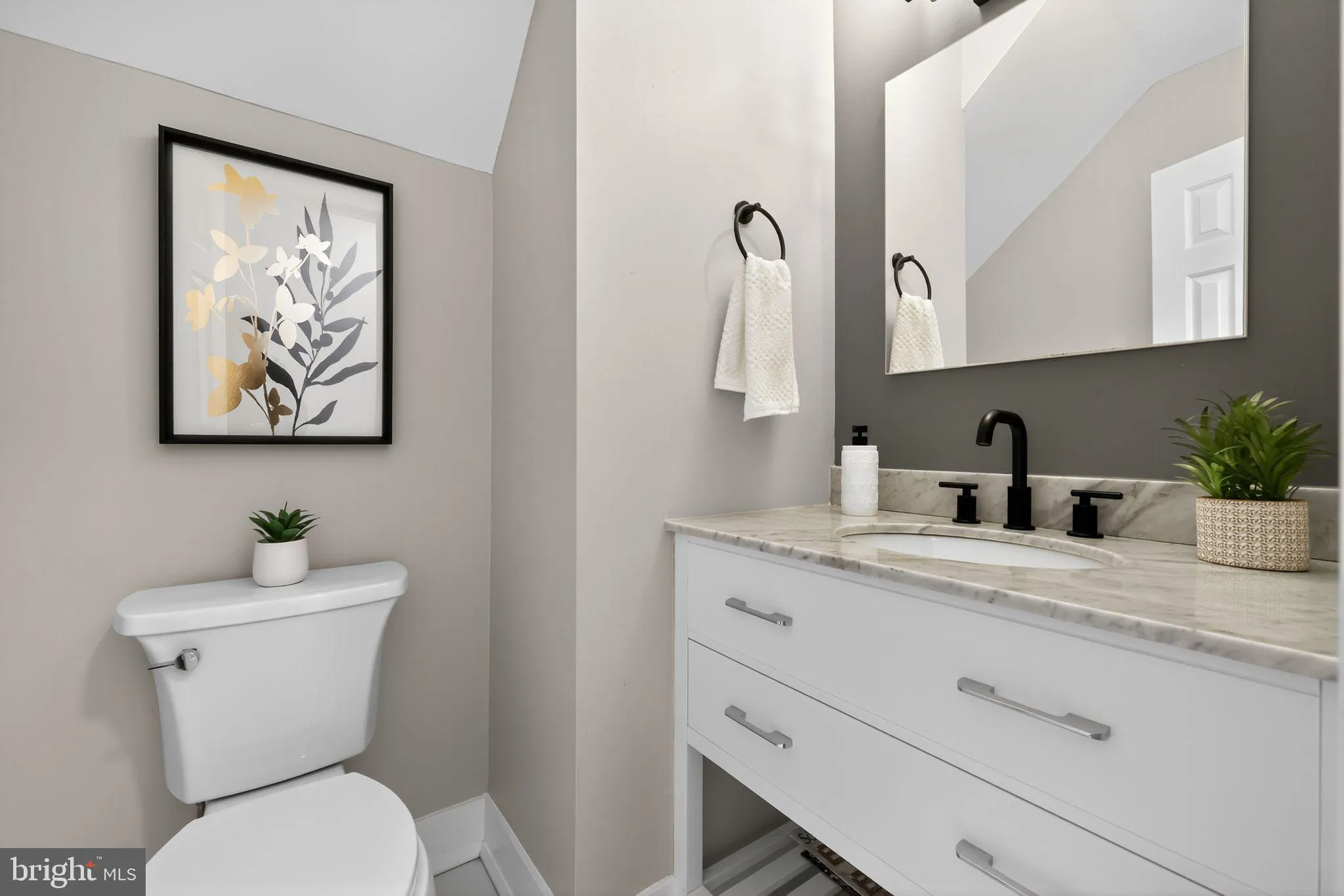 Voorhees, New Jersey 08043, United States, 4 Bedrooms Bedrooms, ,3 BathroomsBathrooms,Residential,Contingent,236149