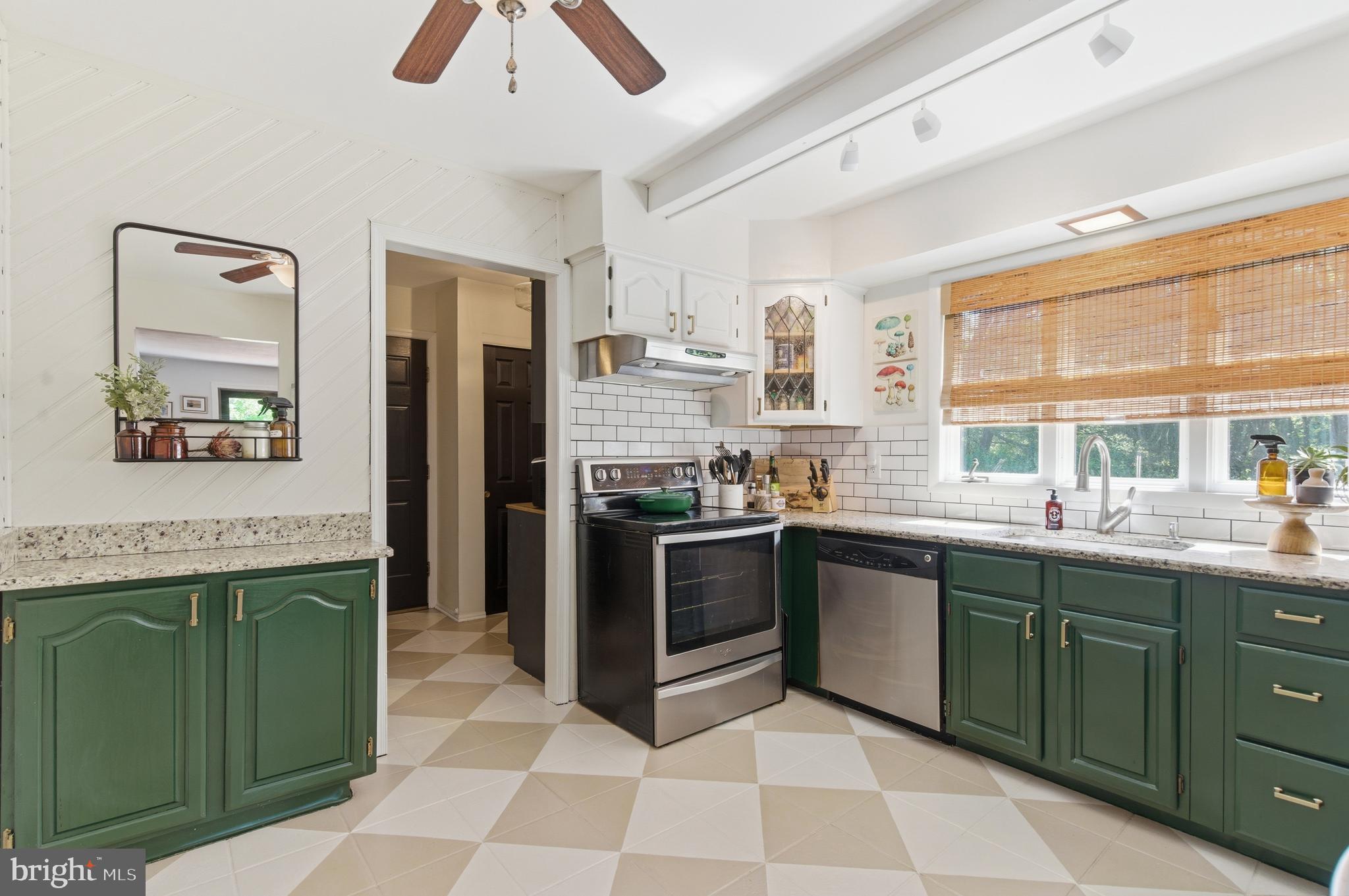 BAY VIEW SPRINGS - Residential