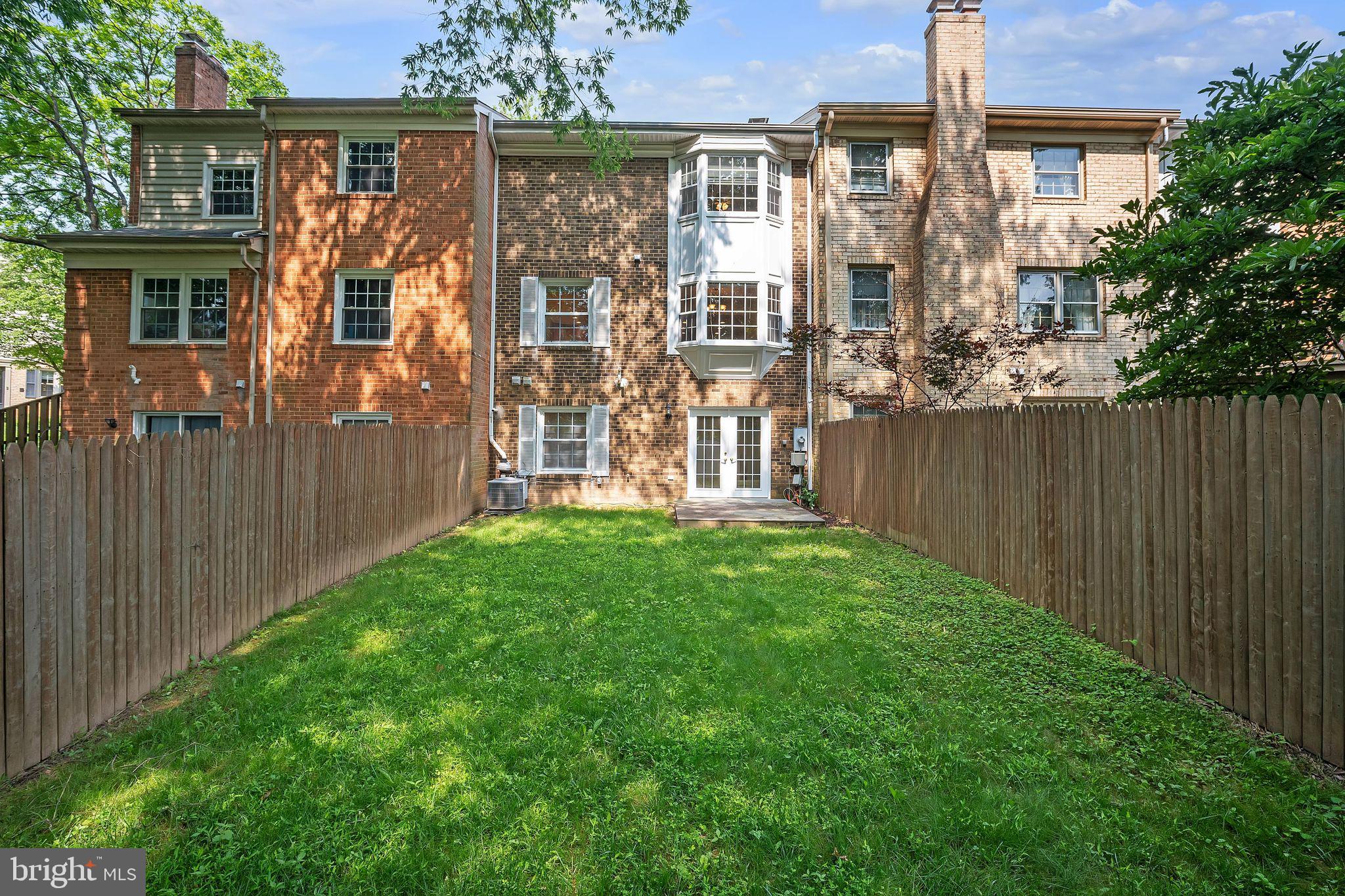 TOWNES OF MOOREFIELD - Residential Lease