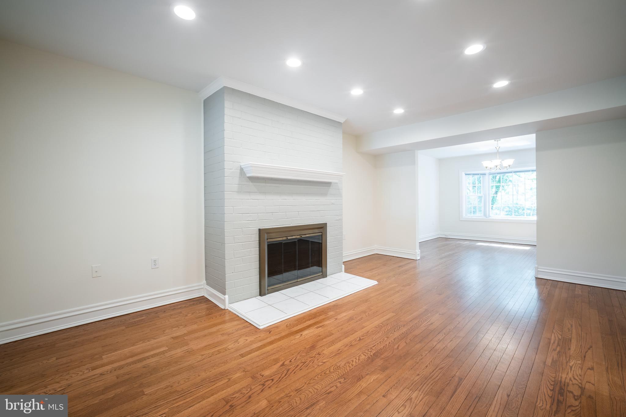 TOWNES OF MOOREFIELD - Residential Lease