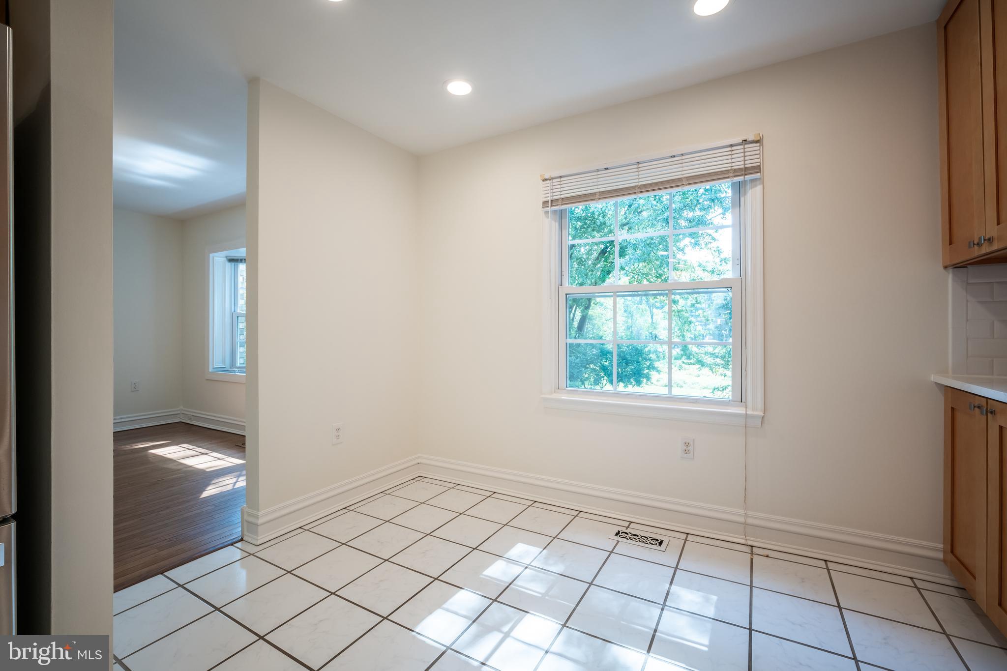 TOWNES OF MOOREFIELD - Residential Lease