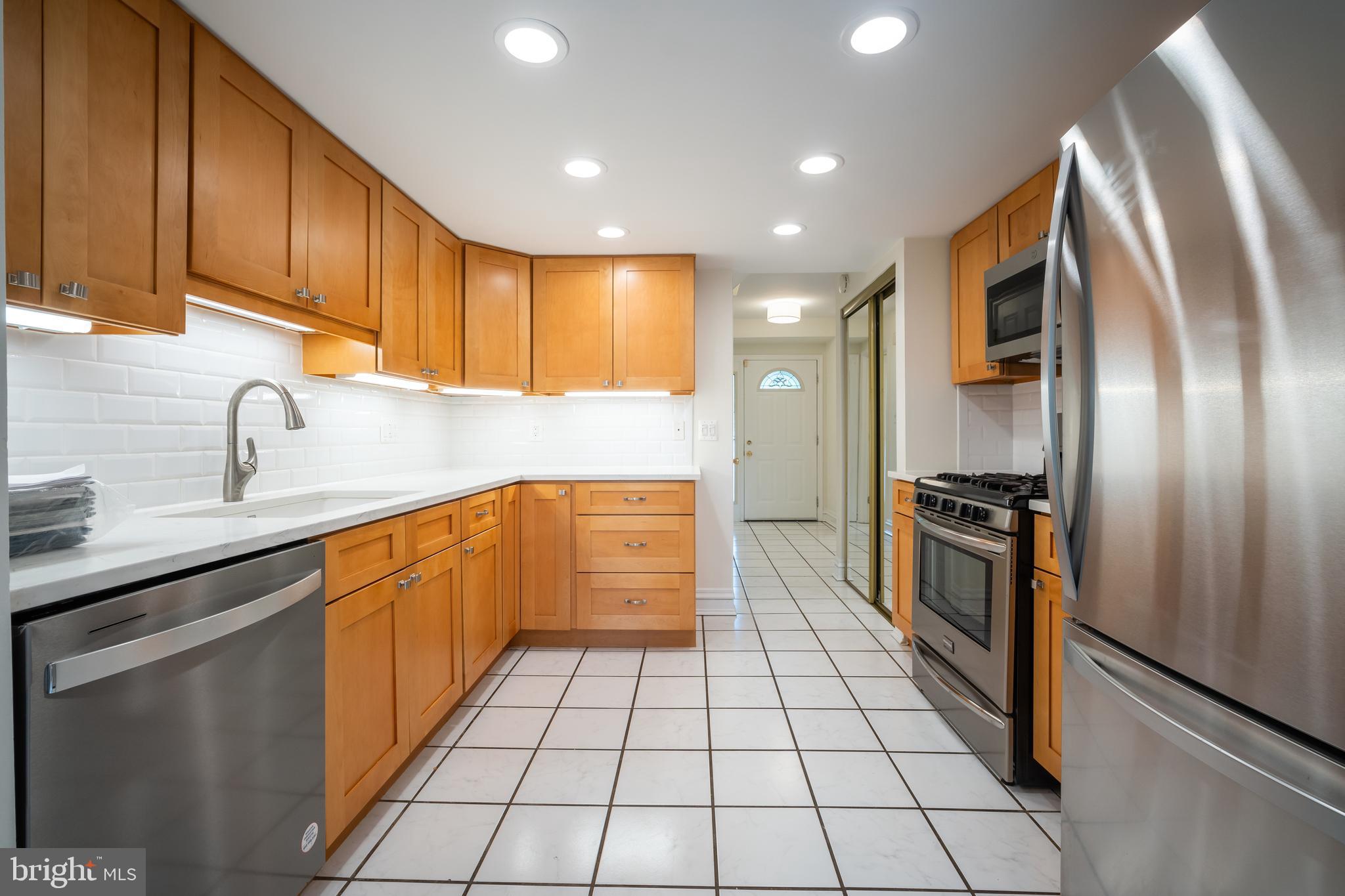 TOWNES OF MOOREFIELD - Residential Lease