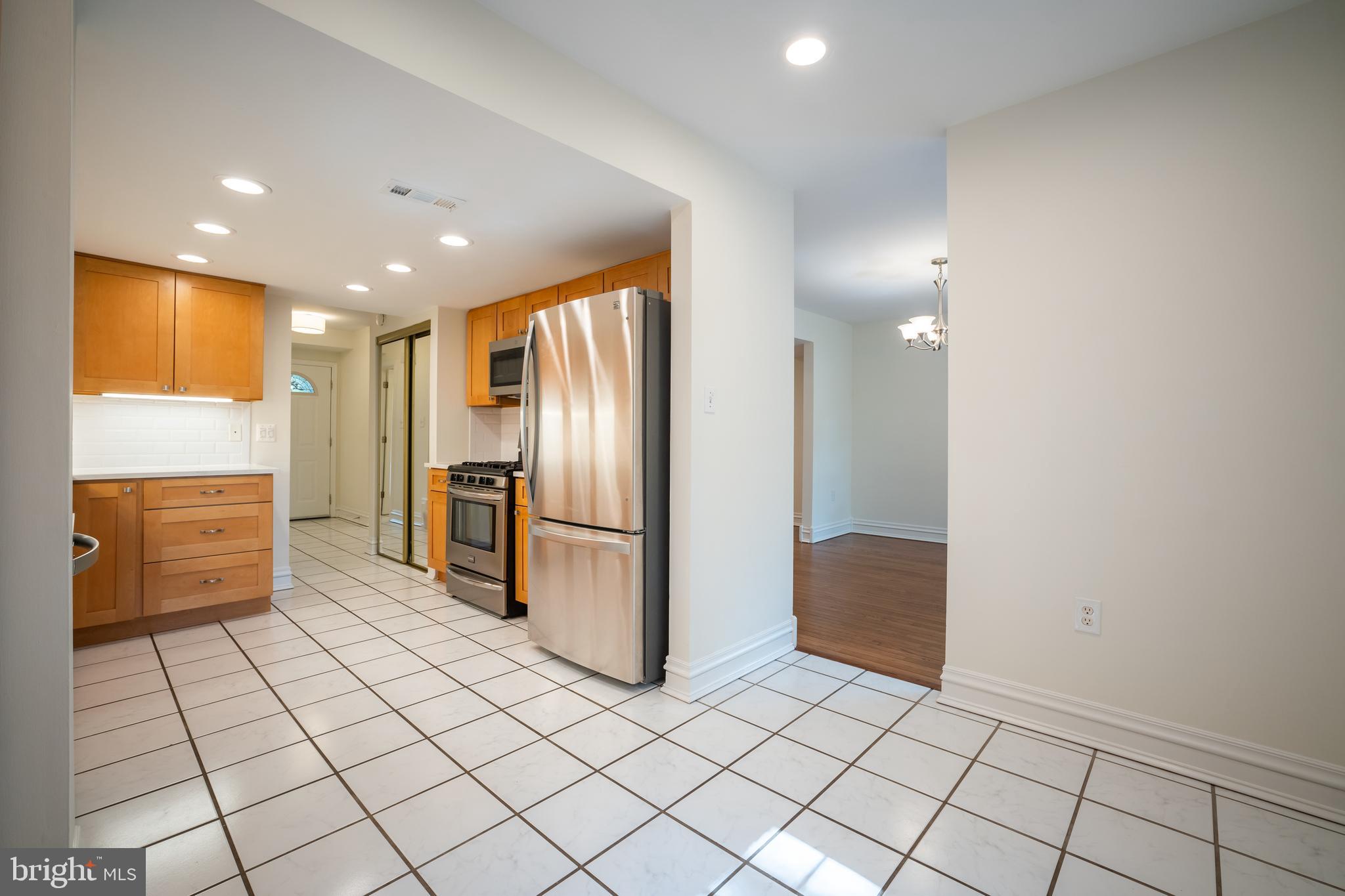 TOWNES OF MOOREFIELD - Residential Lease