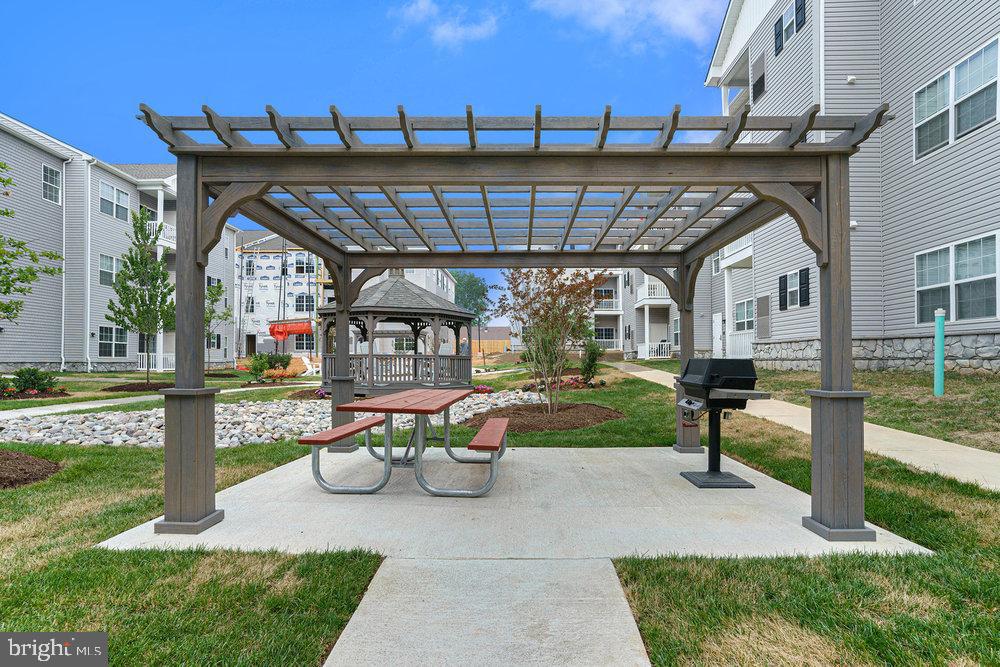 RESIDENCES AT BROOKHAVEN GLEN - Residential