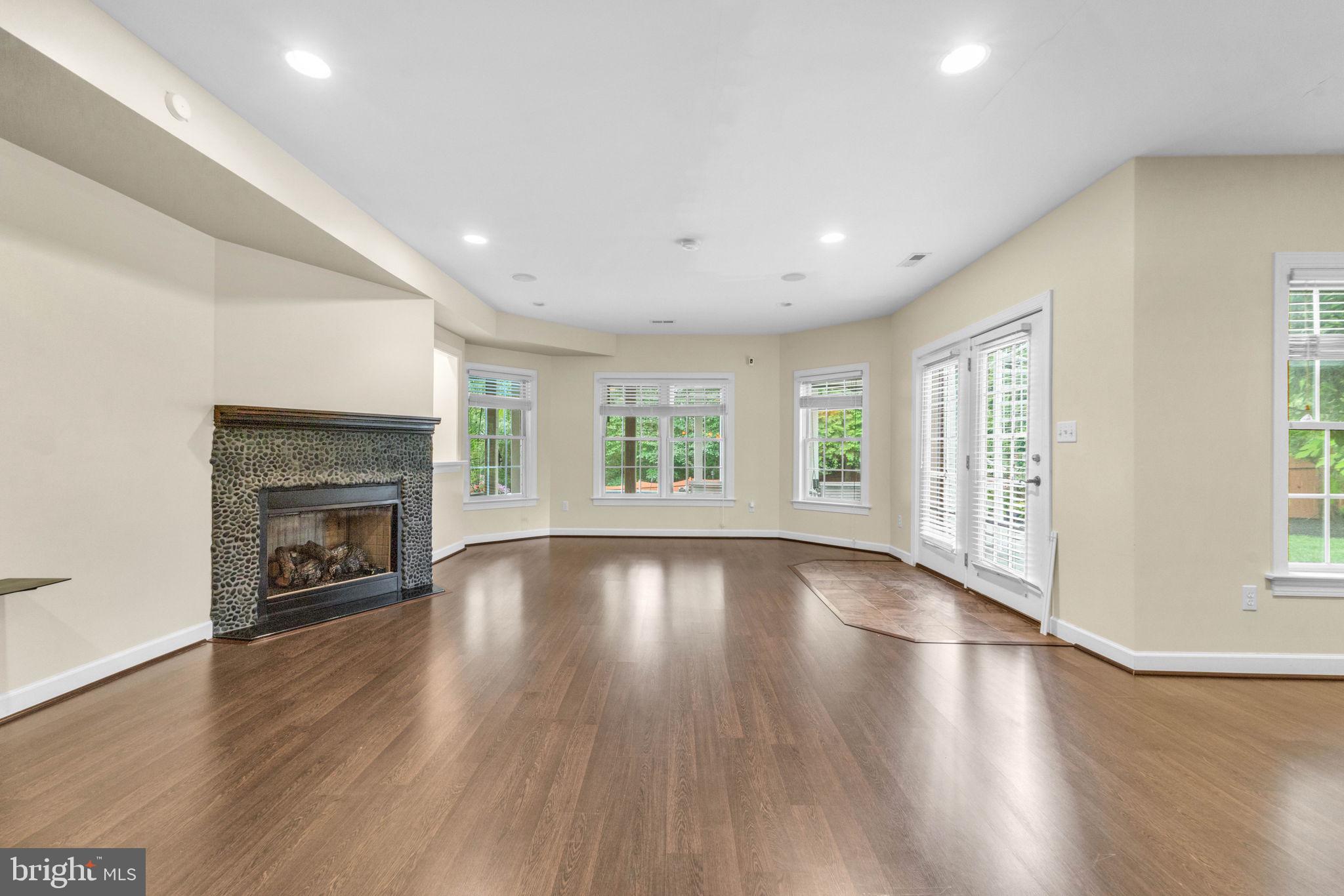 LANSDOWNE ON THE POTOMAC - Residential