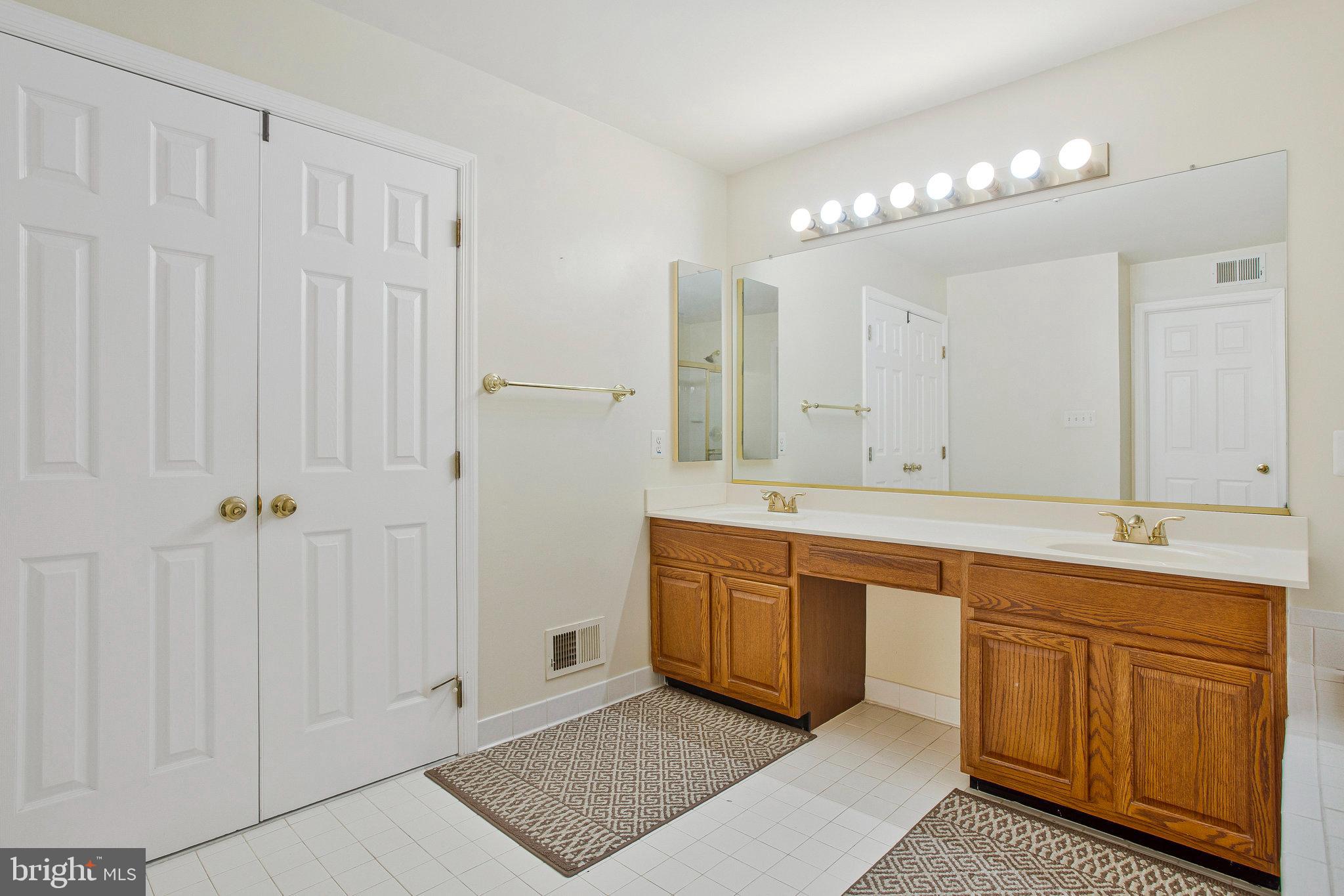 COLLINGTON MANOR - Residential