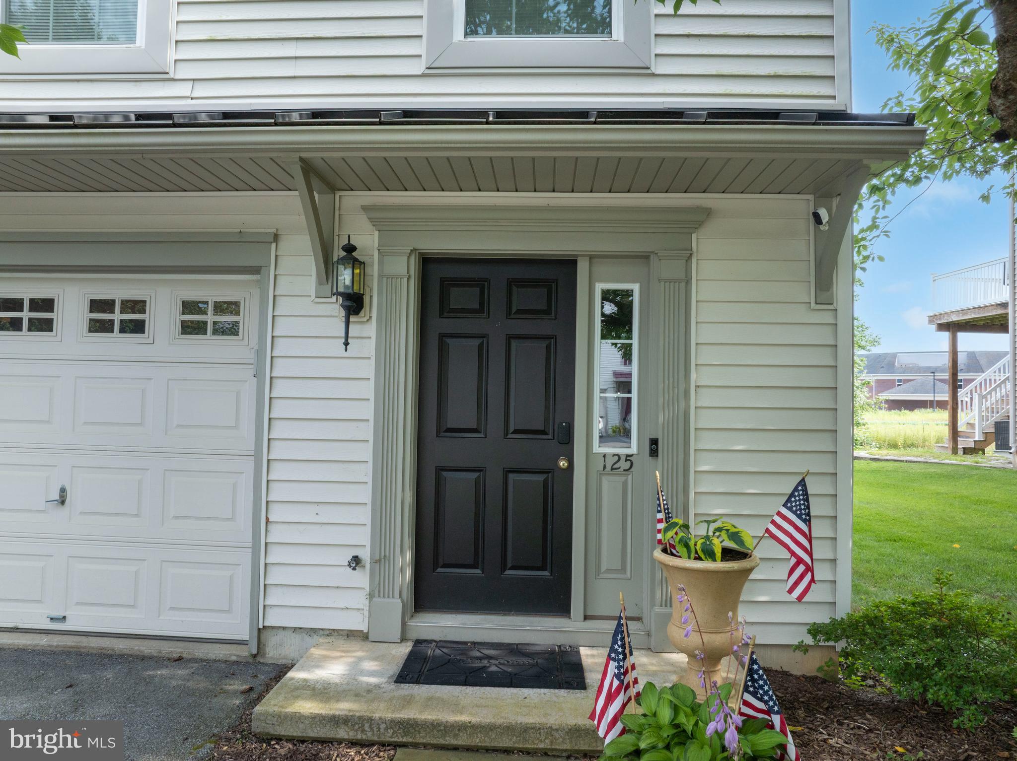 125 CAMBRIDGE LANE