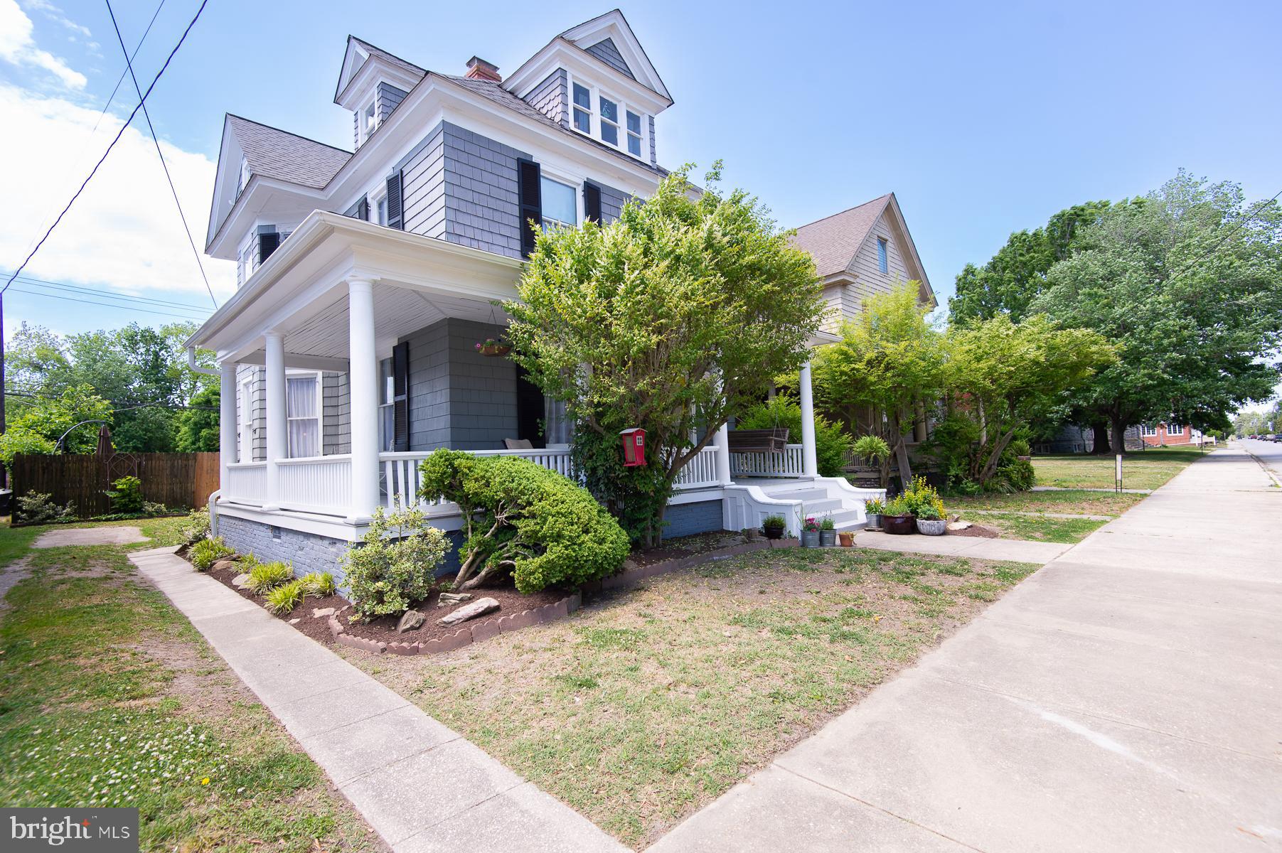 606 LOCUST STREET