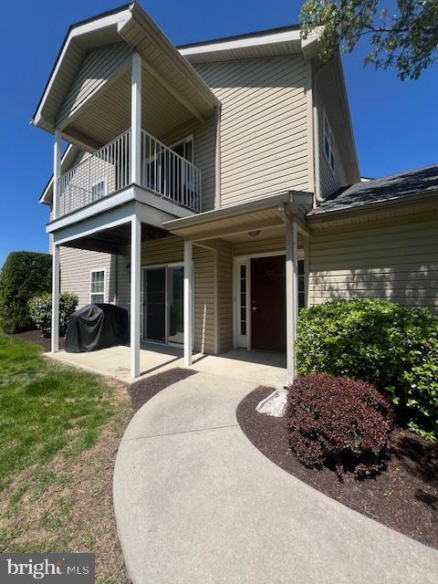 Investment Opportunity in The Hershey Reserves! This 2-bed 2-bath ranch-style condo is move-in ready. Featuring an open floor plan with over 1,200 sq ft of living space, a spacious combination living/dining room with a gas fireplace, and 2 generously sized bedrooms each with an attached full bath and closet space. Attached 1 car garage for your convenience. Enjoy care-free home ownership with snow removal, exterior maintenance, lawn care, trash, and many other perks provided by the condominium association. Located minutes from Hershey Attractions, Hershey Medical Center, restaurants, shopping, and more. You don't want to miss this one -- schedule your tour today!
