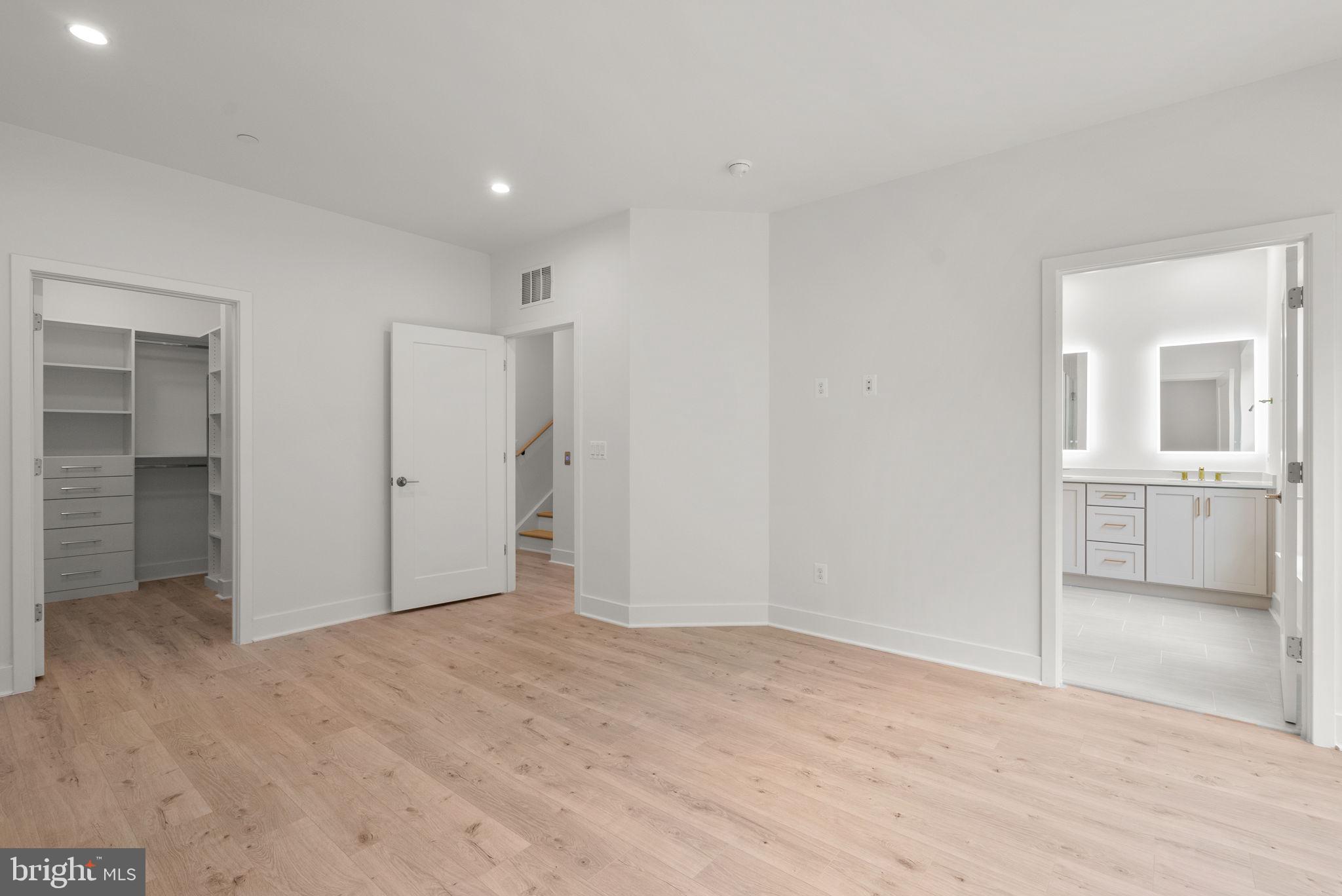 WESTBARD SQUARE - Residential