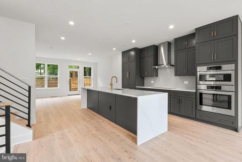 Photo of 5342 Zenith Overlook, BETHESDA, MD 20816 (MLS # MDMC2205854) Photo of 5342 Zenith Overlook, BETHESDA, MD 20816 (MLS # MDMC2205854)