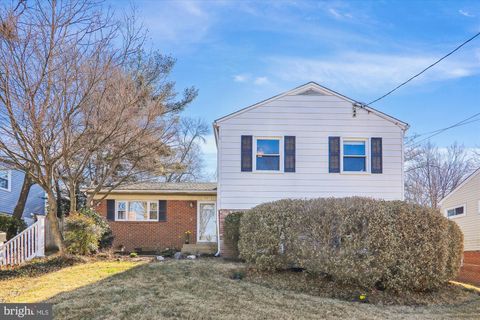 Photo of 11317 MITSCHER ST, KENSINGTON, MD 20895 (MLS # MDMC2080588)