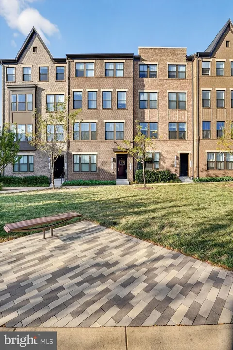 45087 Cappamore Terrace, Sterling, VA MLS: VALO2108820