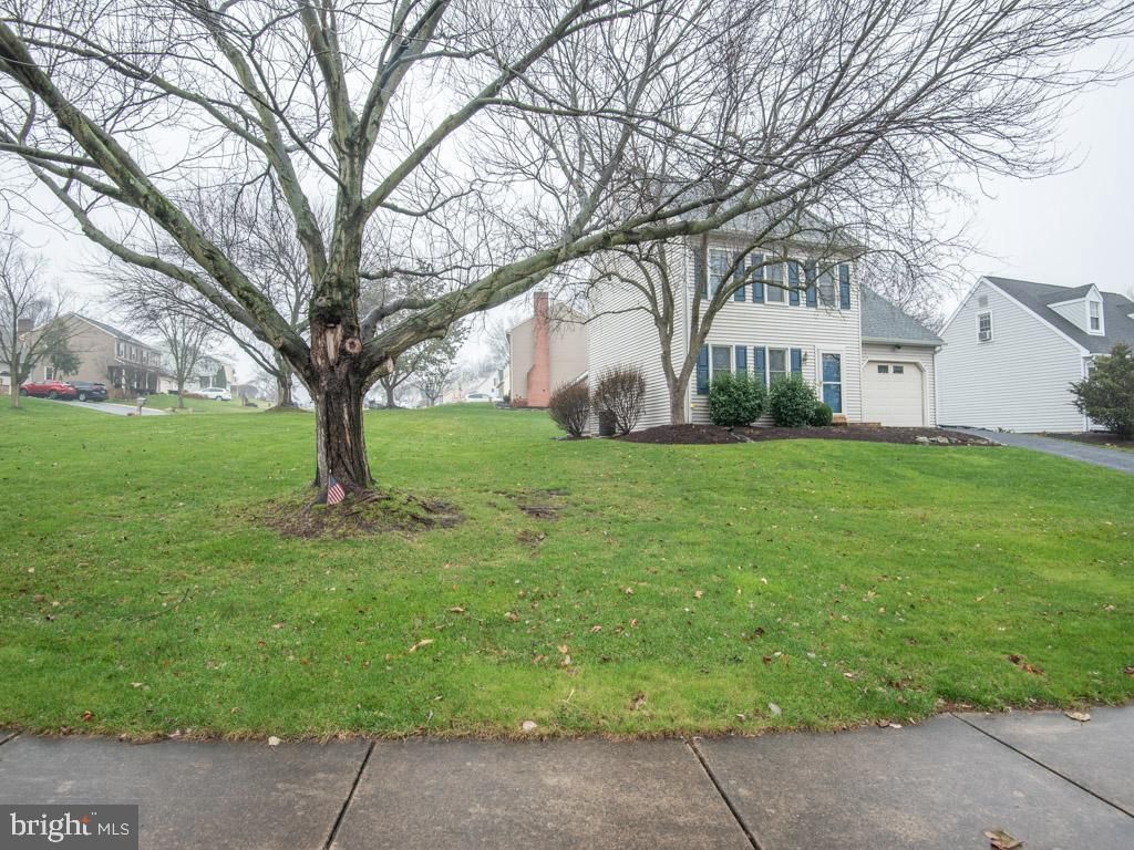 Photo of 812 KINGS ARMS LN, LANCASTER, PA 17602 (MLS # PALA2028620)