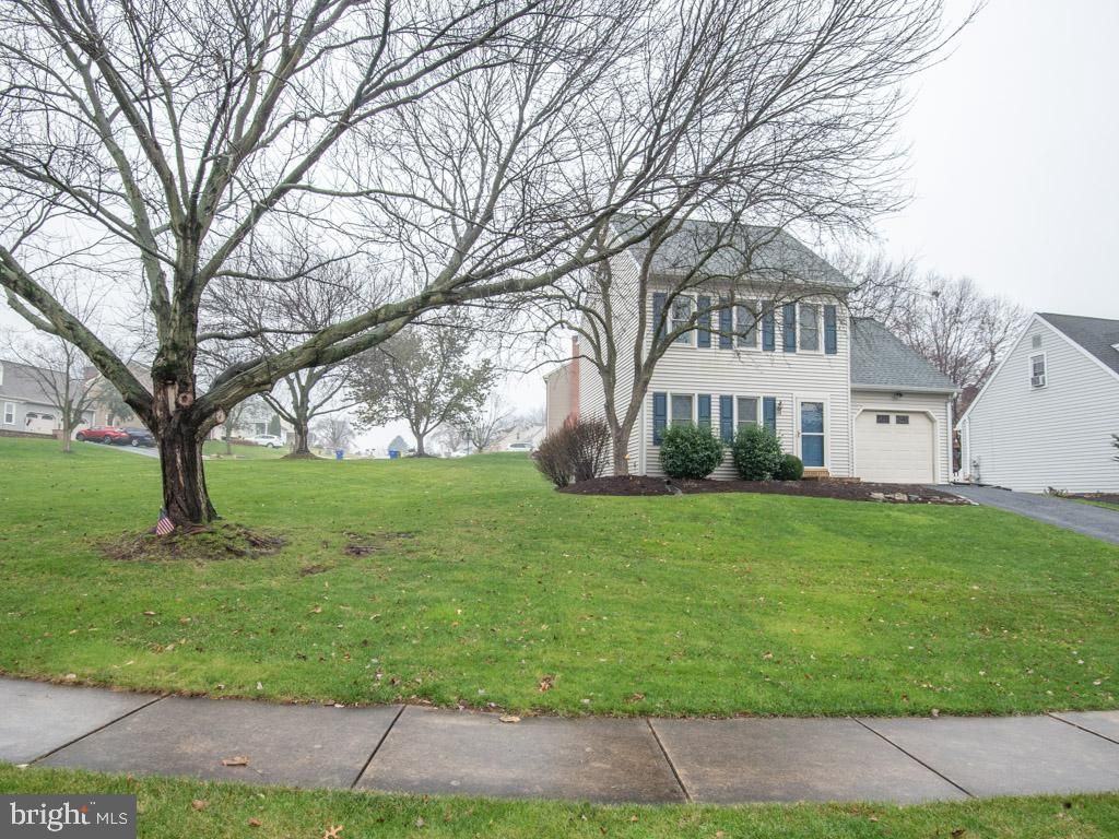 Photo of 812 KINGS ARMS LN, LANCASTER, PA 17602 (MLS # PALA2028620)