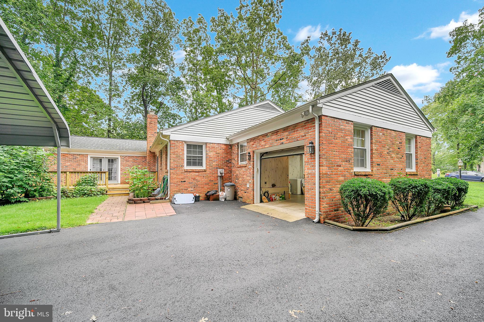 NORTH FERRY FARMS - Residential